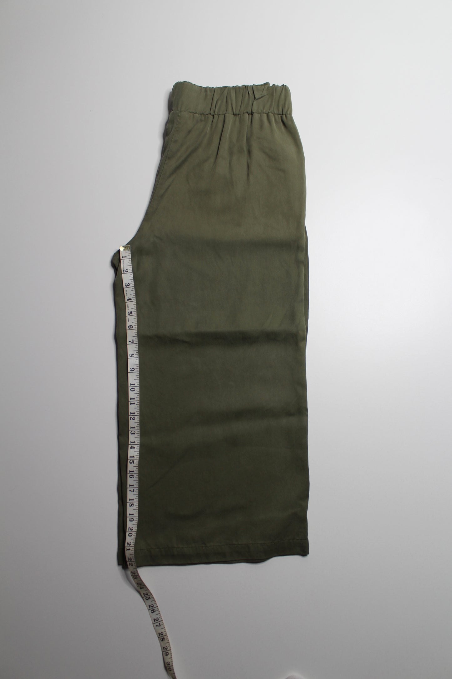 Press sage green tencel wide leg pull on cropped pant, size large