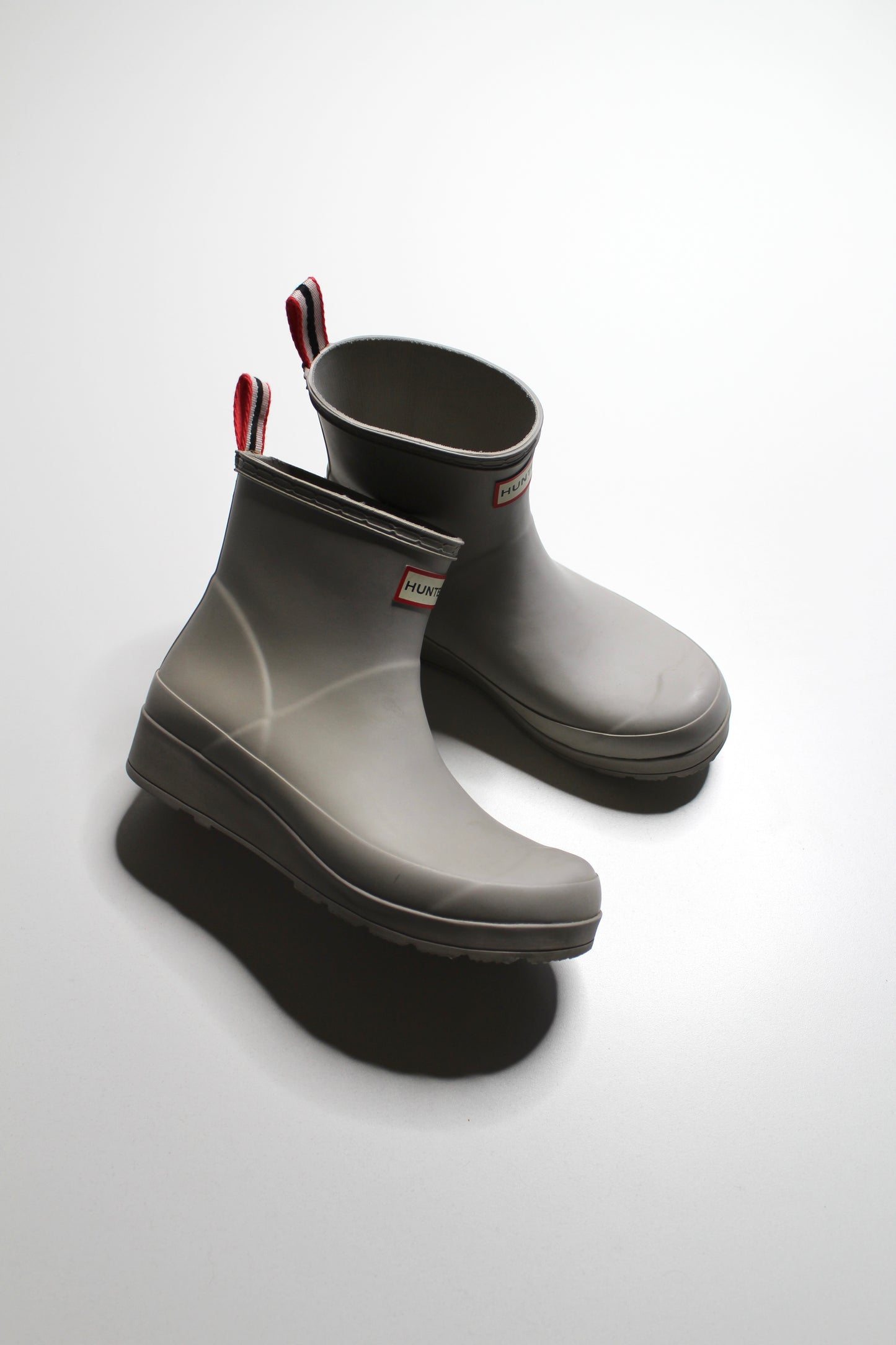 Hunter matte light grey ‘short play’ rain boot, size 39 (size 8)