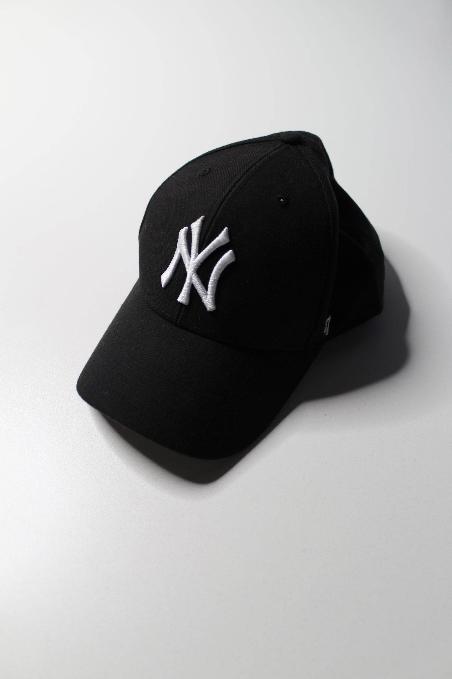 Brand 47 black/white Yankees hat