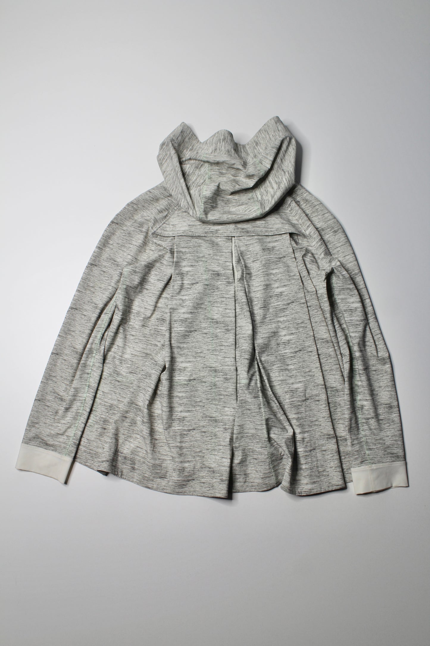 Lululemon light grey/white ‘sun showers’ jacket, size 4 (oversized fit)