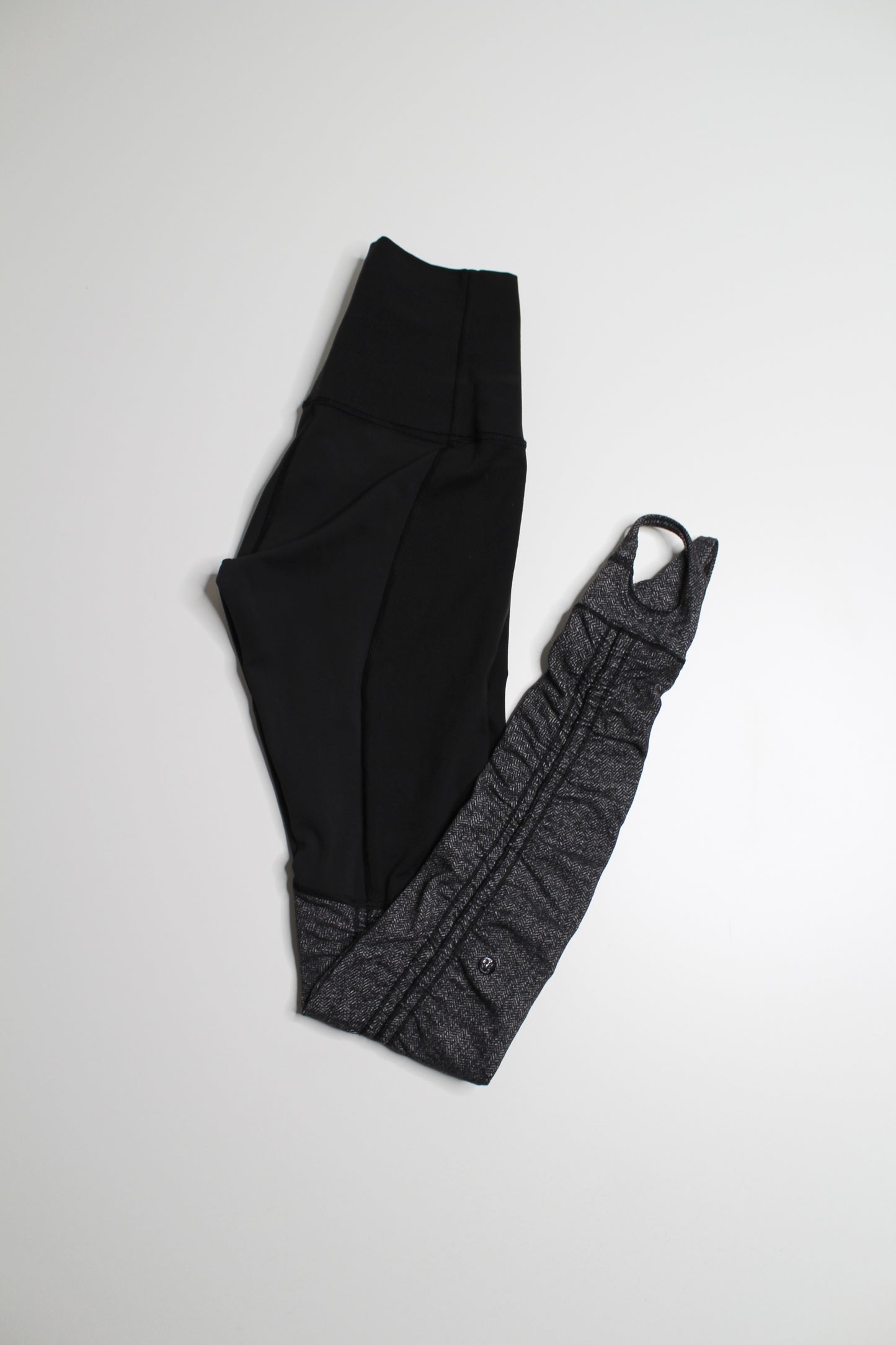 Lululemon grey/black high rise stirrup wunder under leggings, size 4 *special edition (price reduced: was $58)