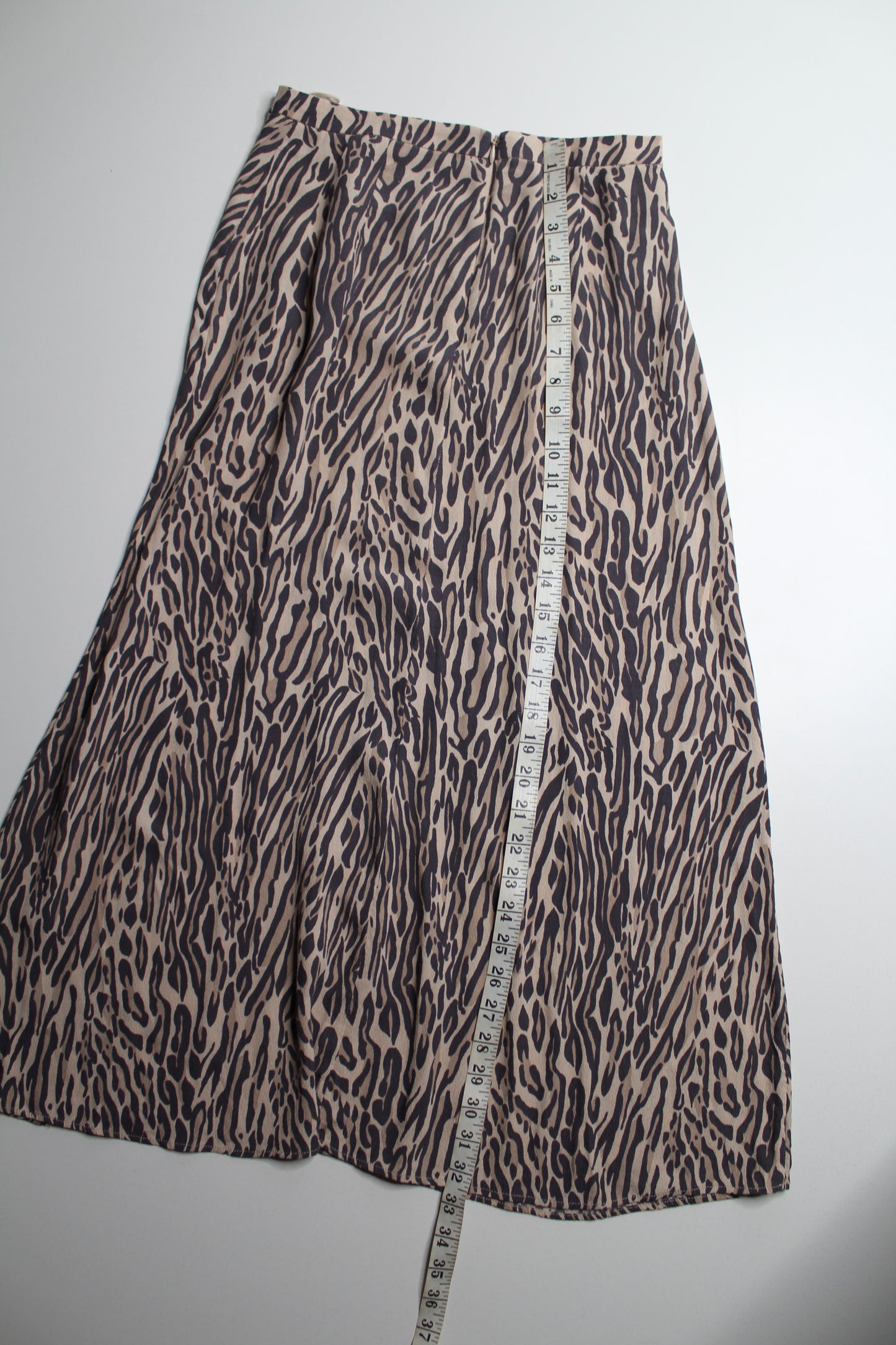 Aritzia Wilfred skirt, size 2
