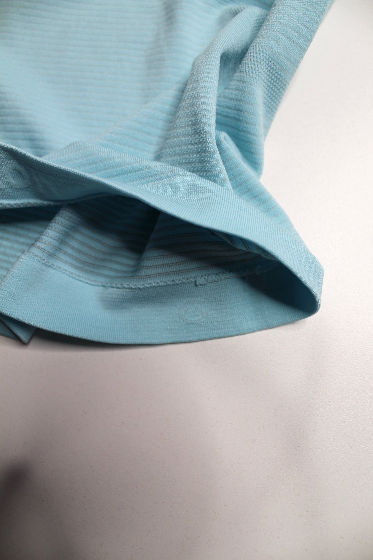 Lululemon ‘swiftly tech’ long sleeve, size 6 *waist length