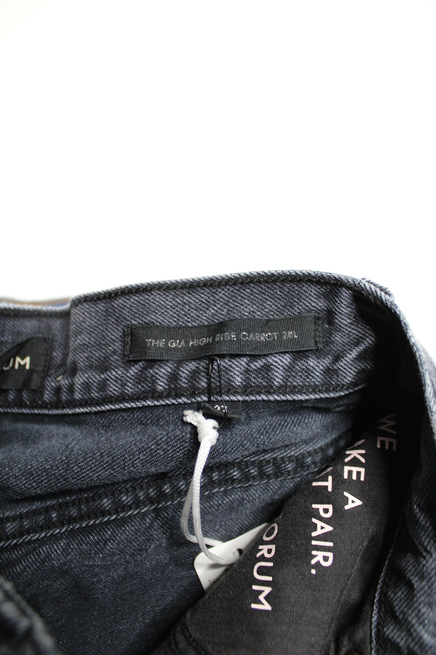 Aritzia Denim Forum black wash high rise ‘Gia carrot’ jean, size 27 (28L)