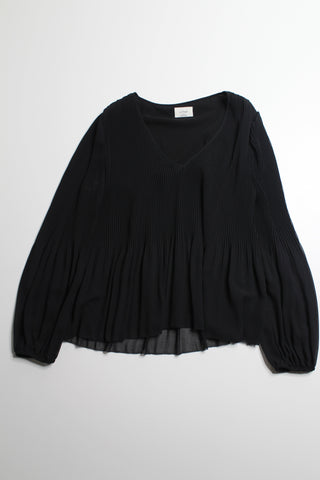 Aritzia wilfred black daydreamer v neck blouse, size xxs (loose fit)