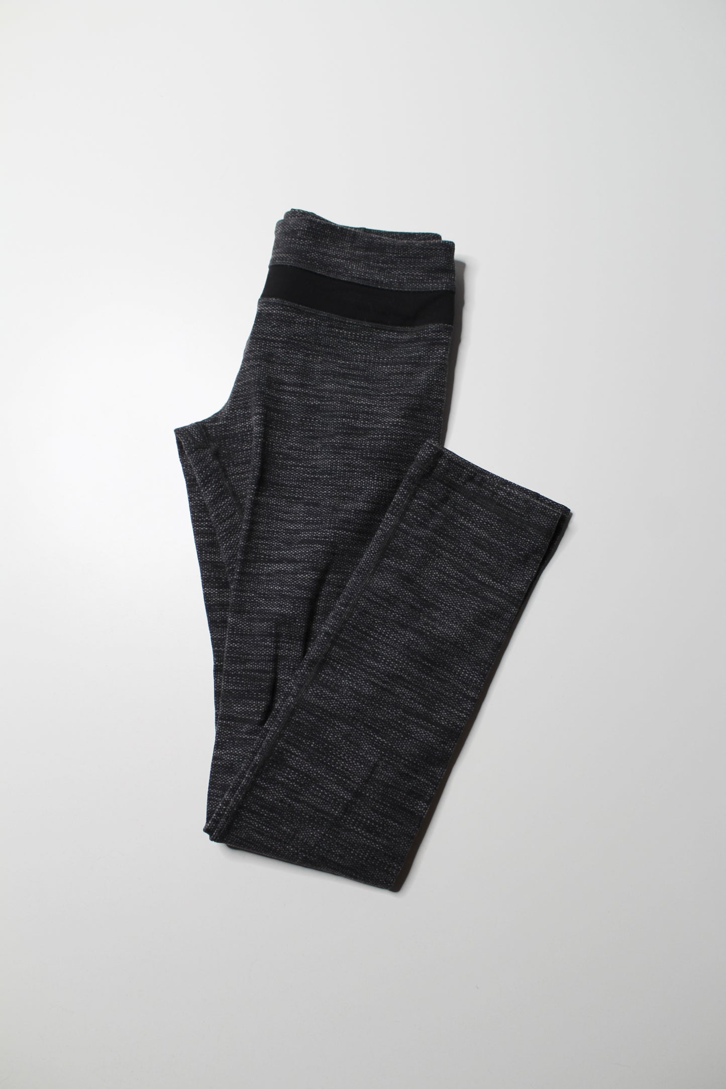 Lululemon mid rise straight leg skinny groove pant, size 4 (additional 50% off)