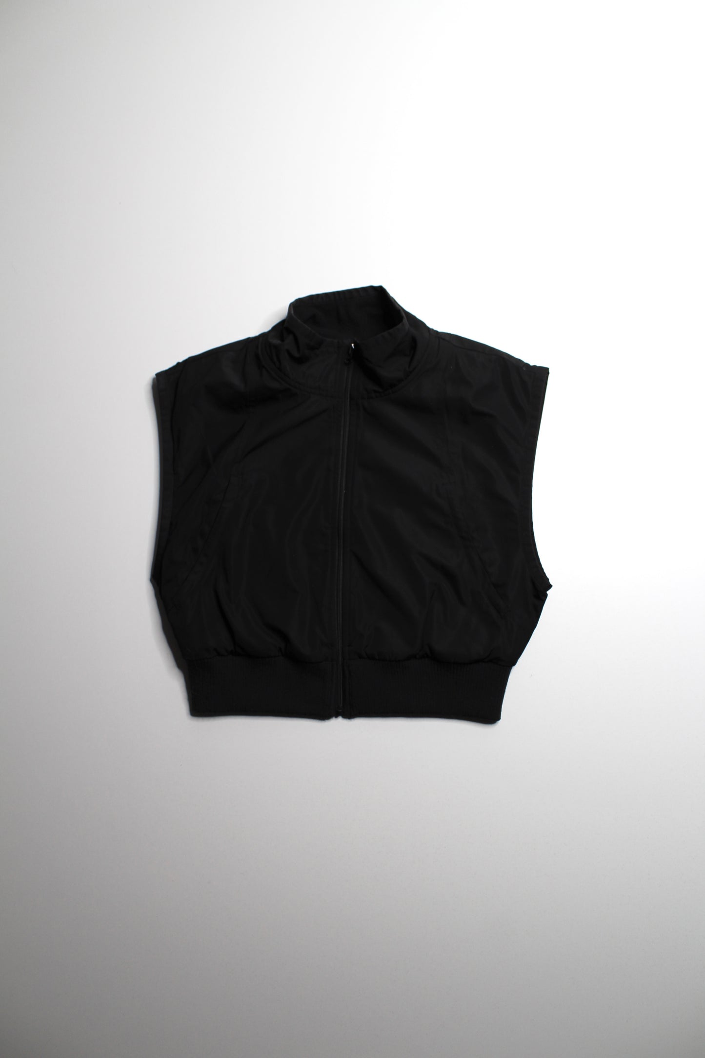 Alo black ‘in motion’ cropped vest, size small