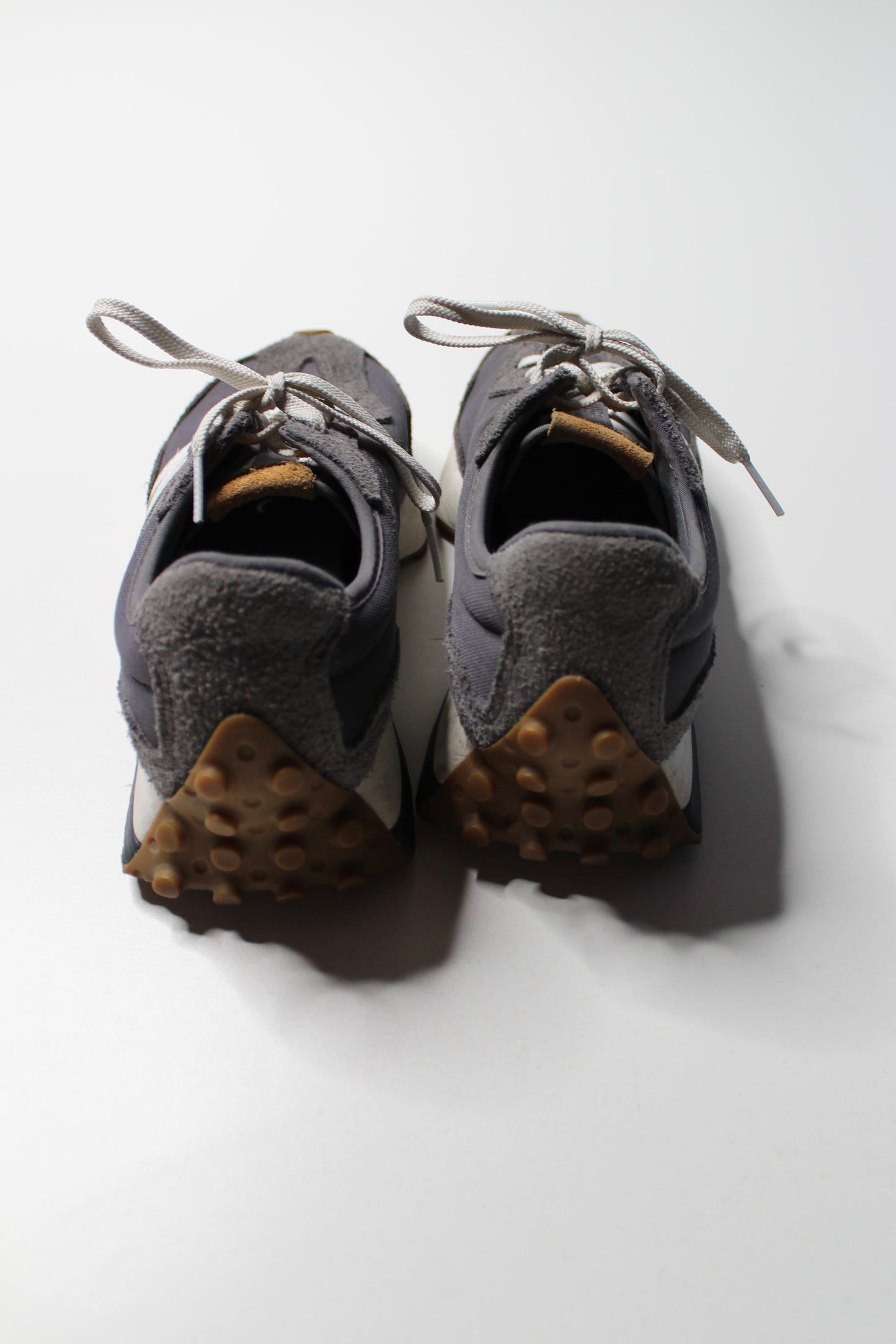 New Balance 327 running shoe, size 7.5