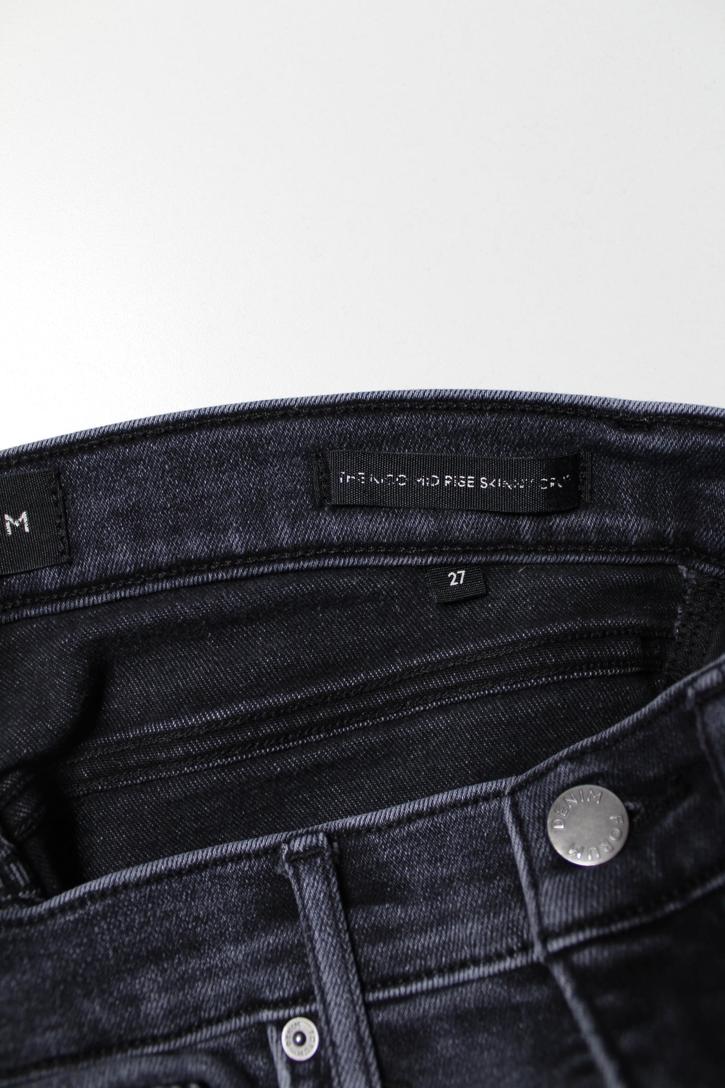 Aritzia Denim Forum black eyeliner ‘nico mid rise skinny crop’ jeans, size 27