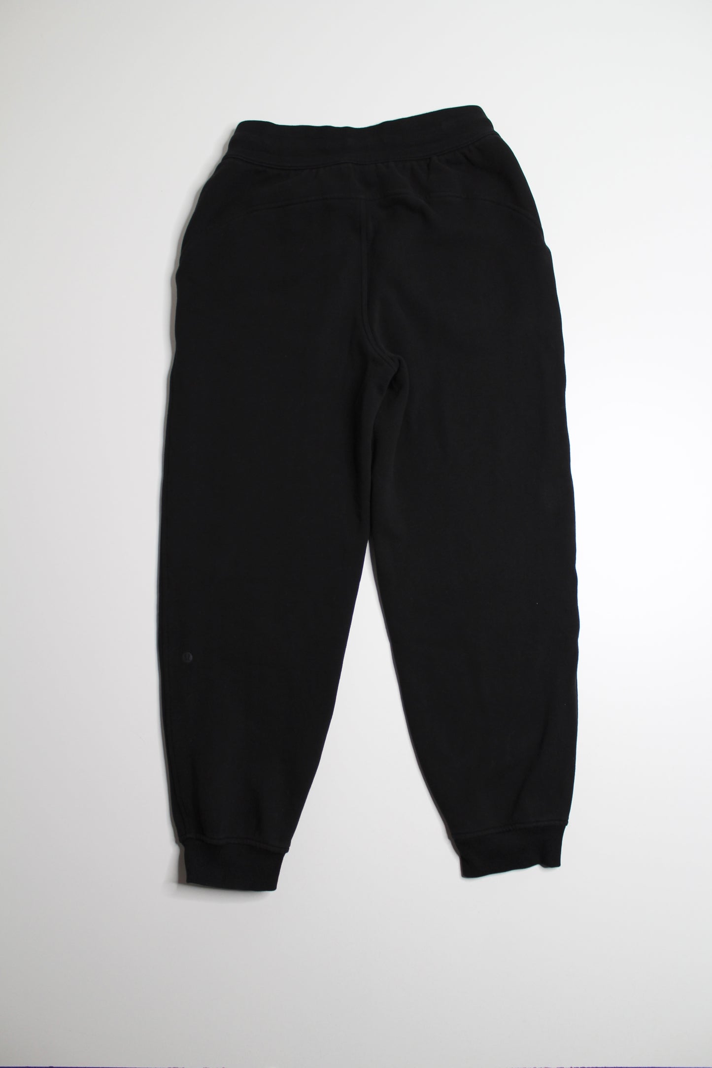 Lululemon black scuba relaxed high rise jogger, size 6 (28”)