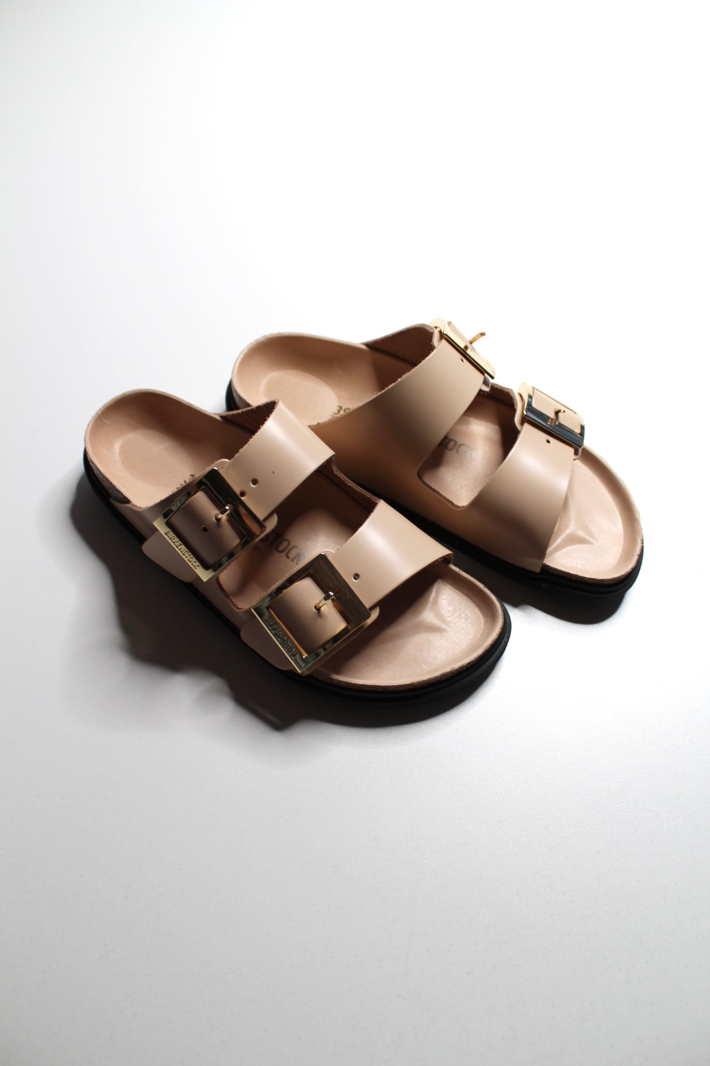Birkenstock beige 'Arizona Droplet Buckle' sandals, size EU 39 (size 8-8.5) *new