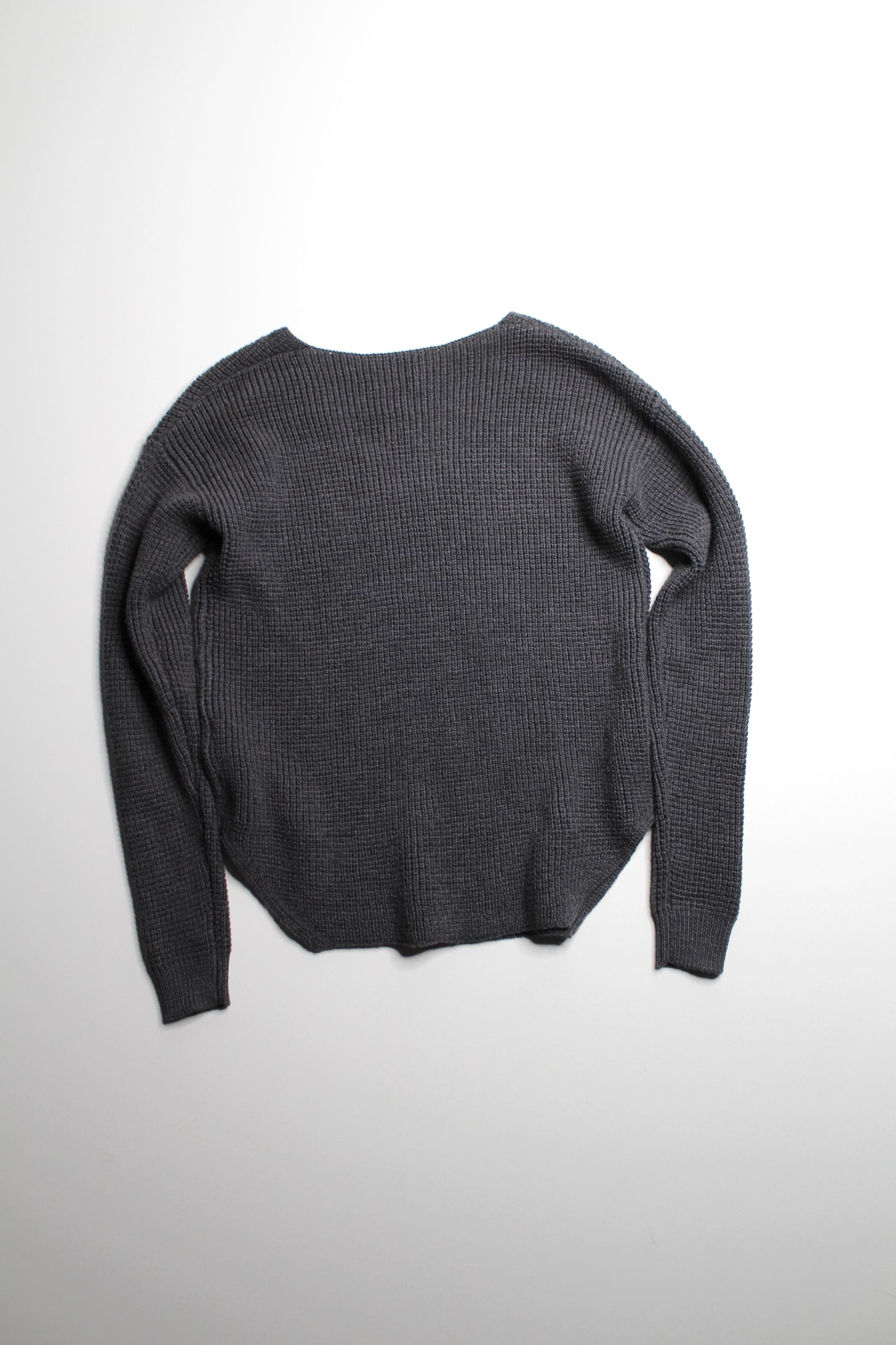 Aritzia Wilfred Free dark grey v neck knitted sweater, size xs