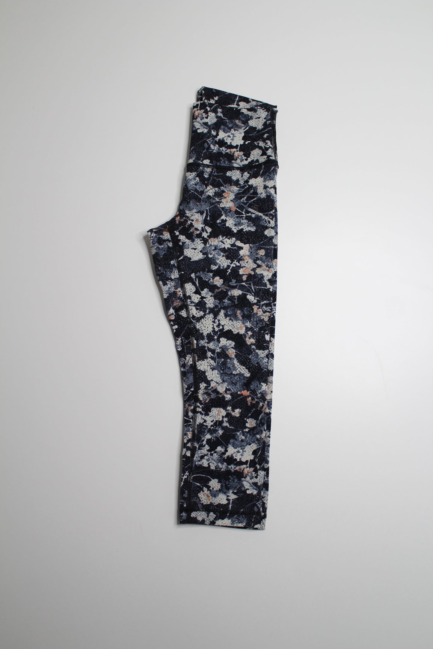 Lululemon spring bloom multi wunder under crop legging, size 6 (21”)  crop, size 6 (21”)