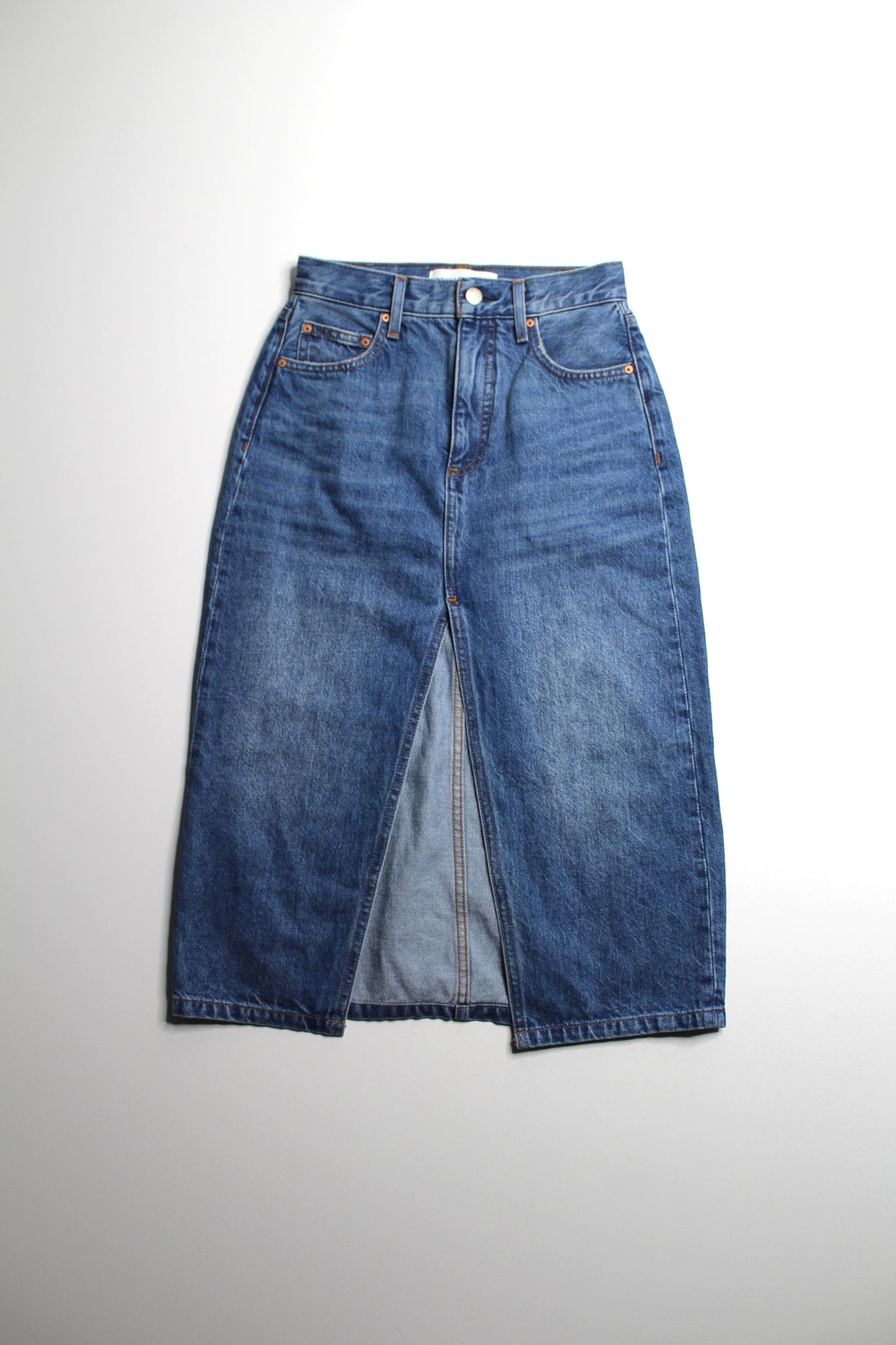 Aritzia Denim Forum ‘90’s Hallie’ denim skirt, size 23