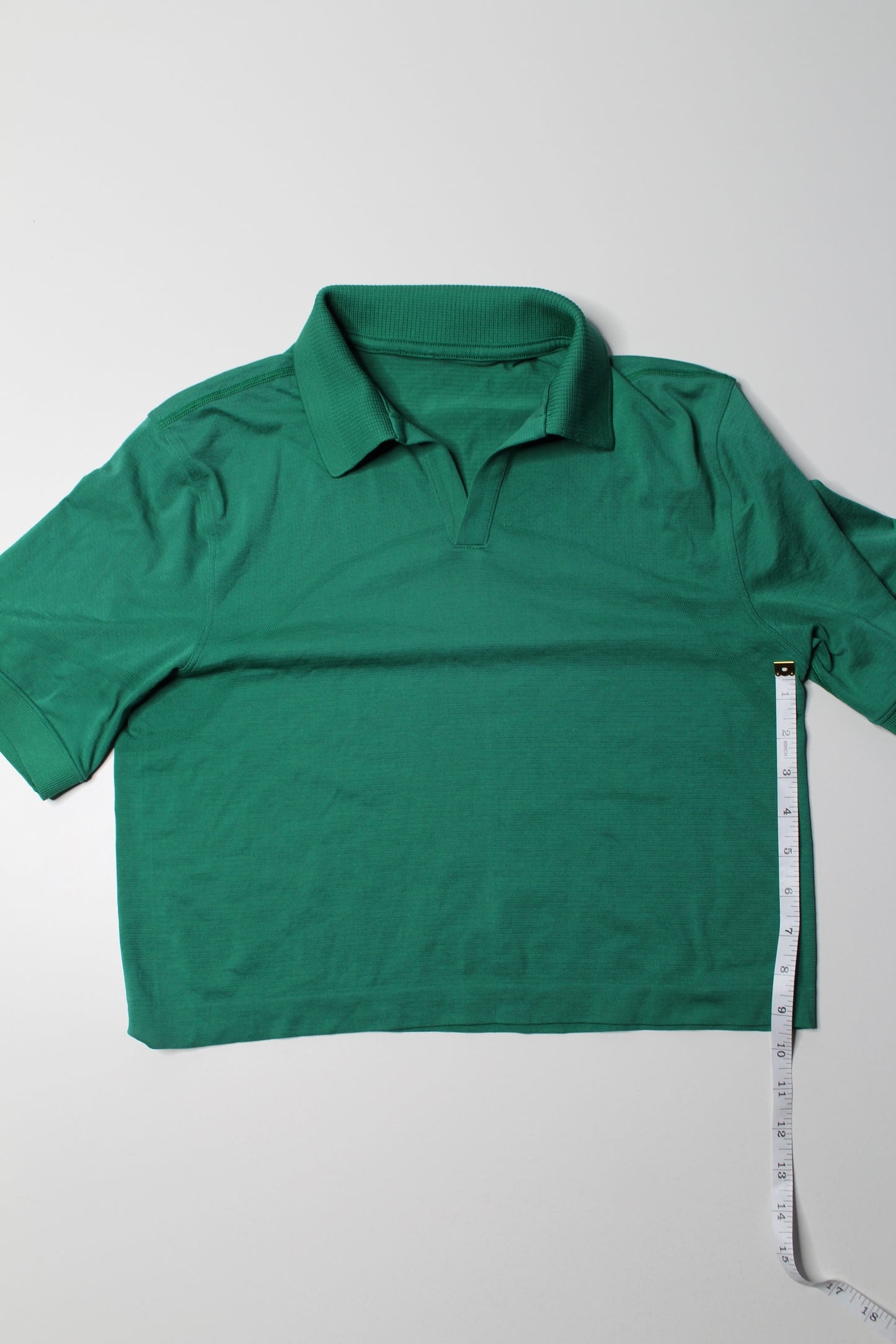 Lululemon cascadia ‘swiftly tech polo’ short sleeve, size 6