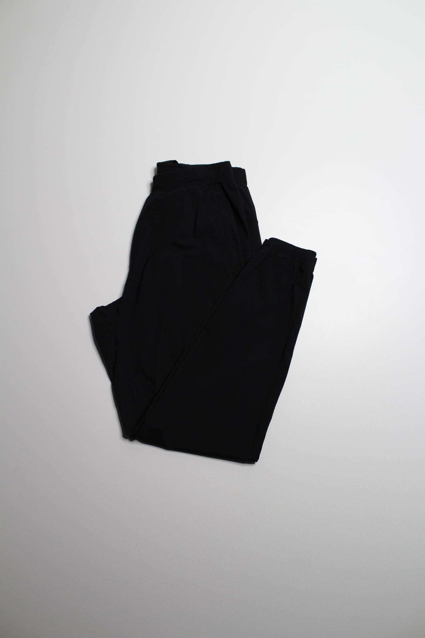 Mens Lululemon black ‘surge’ jogger, size medium