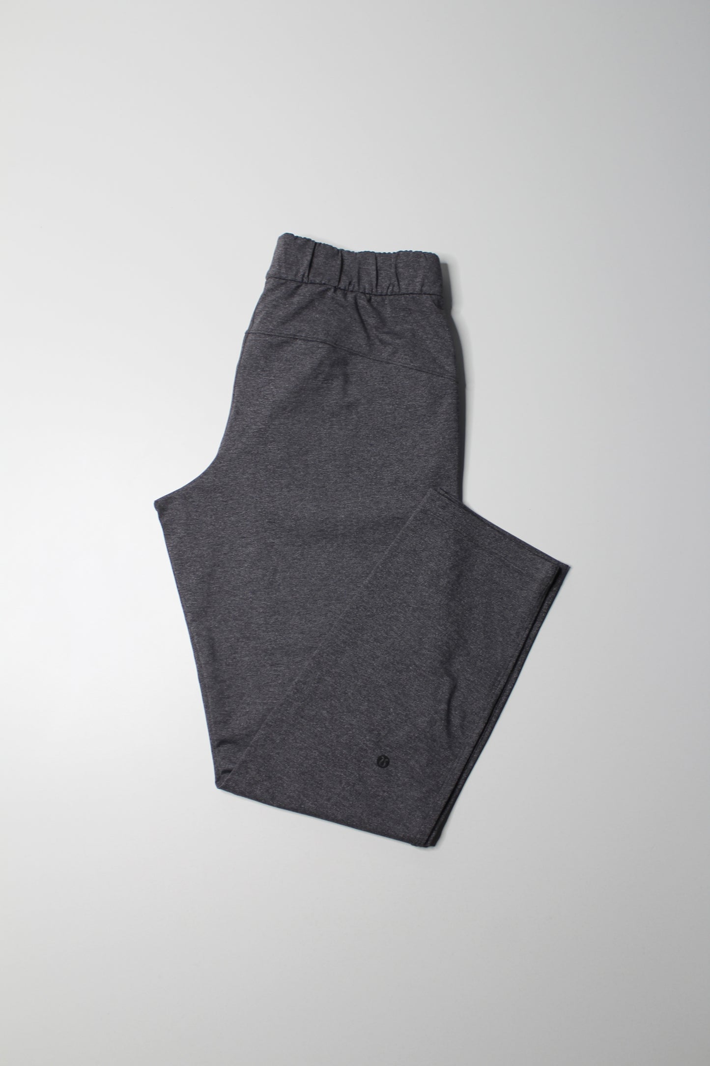 Lululemon heathered grey ‘on the fly’ pant, size 6 (27”) *luxtreme