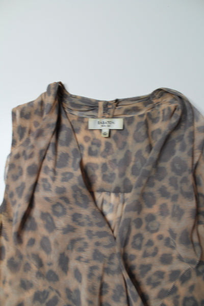 Aritzia Babaton leopard sleeveless blouse tank, size xxs (flowy fit)