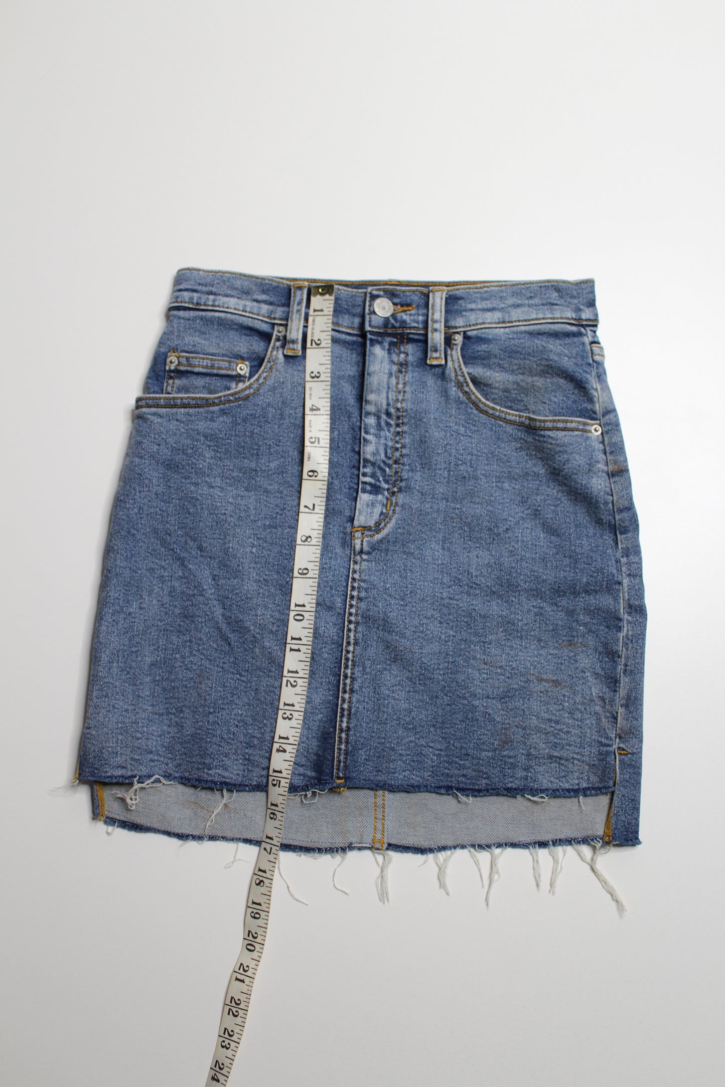 Aritzia Denim Forum jean mini skirt, size 4 (size small)