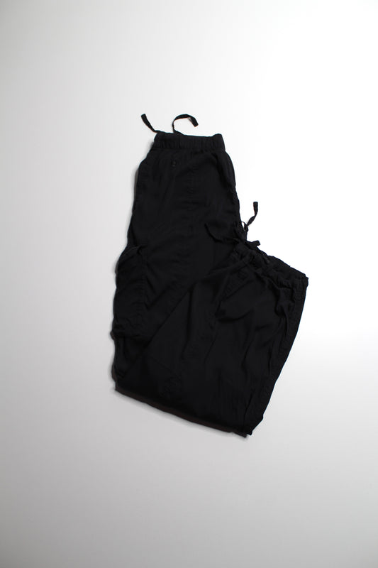 Lululemon black wide leg cargo pant, size xs (oversized fit) Fits 4/6