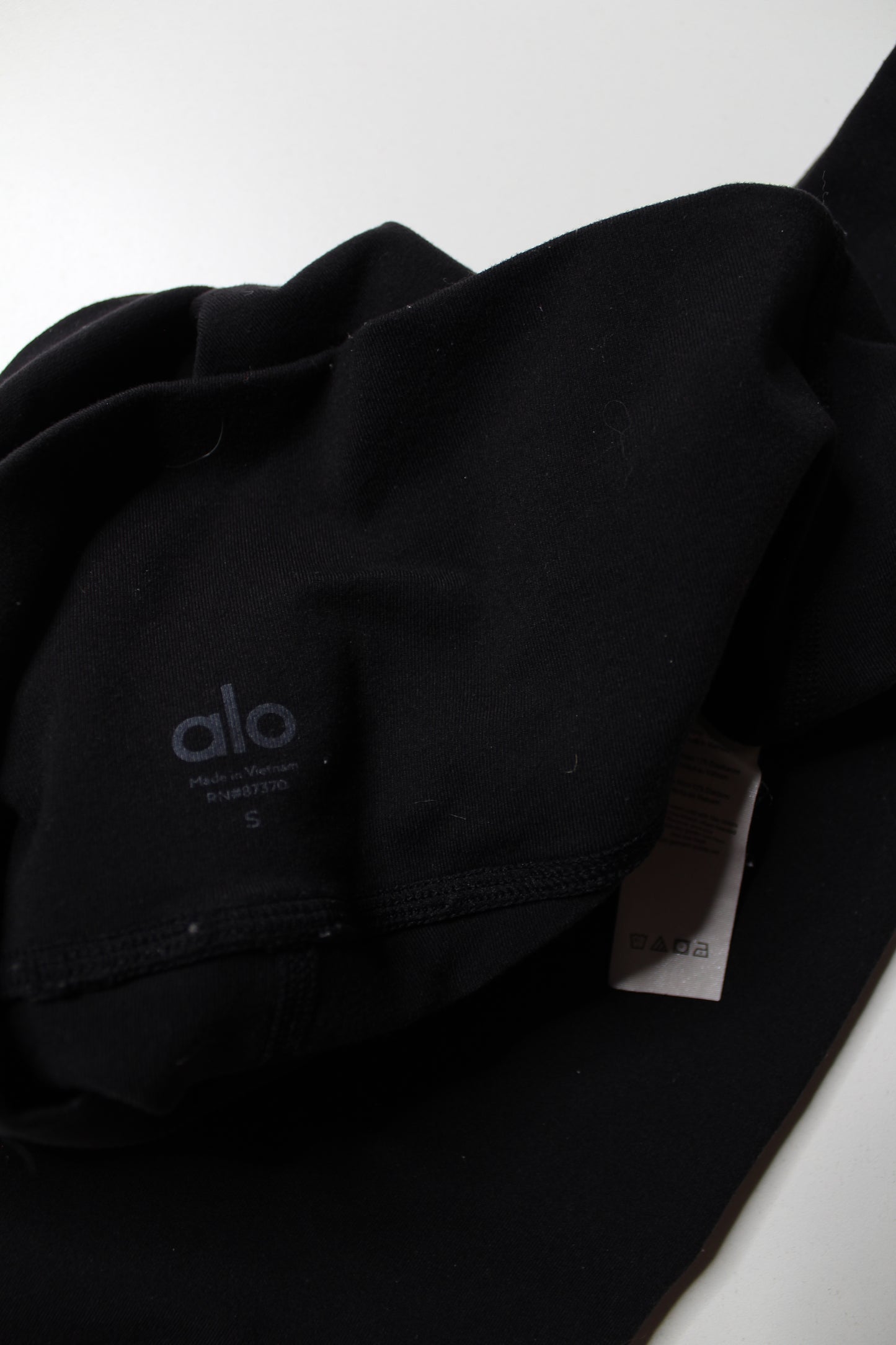 Alo Yoga black high rise leggings, size small (28")