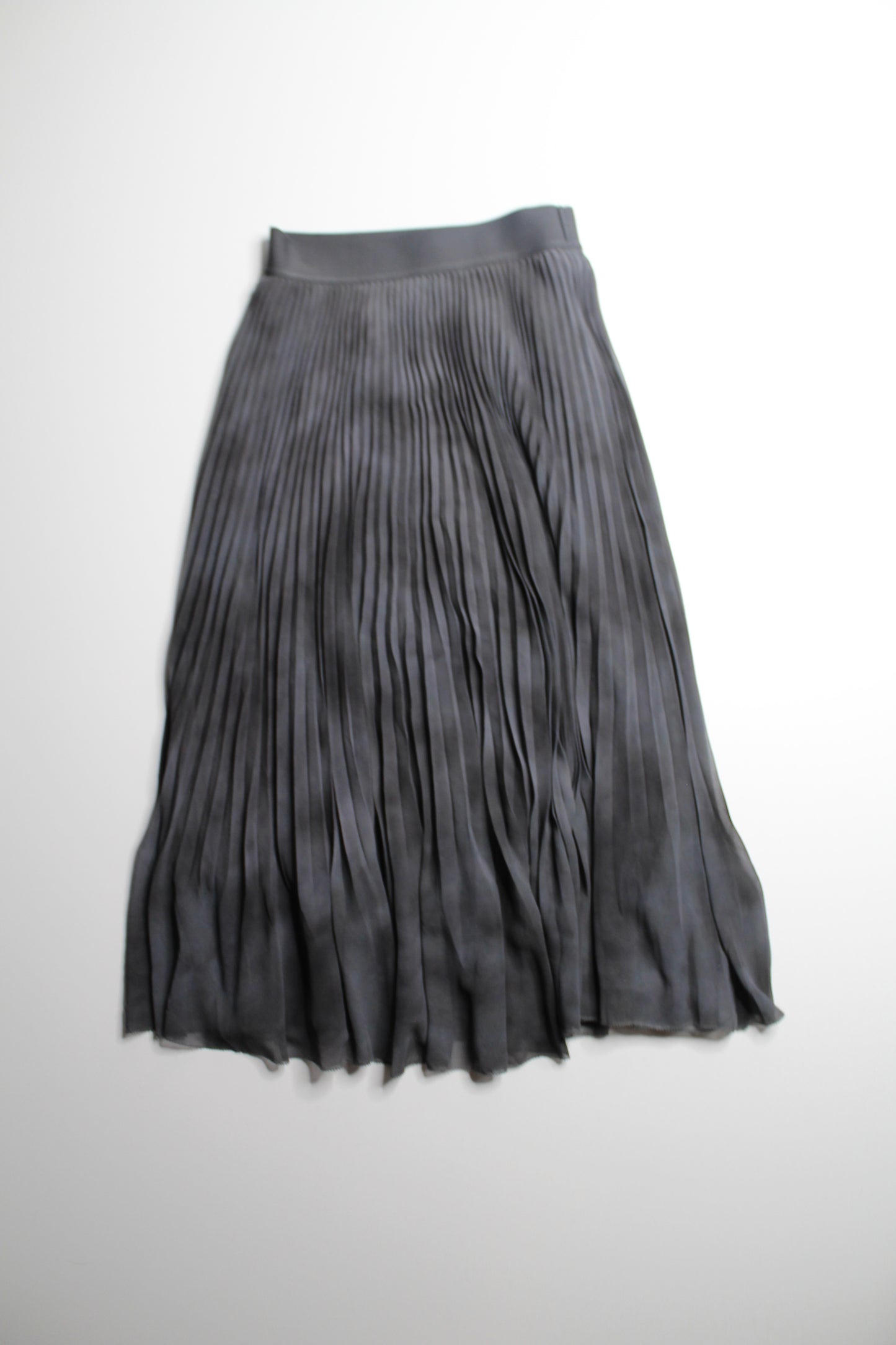 Aritzia Wilfred dark grey tie dye ‘twirl’ skirt, size small