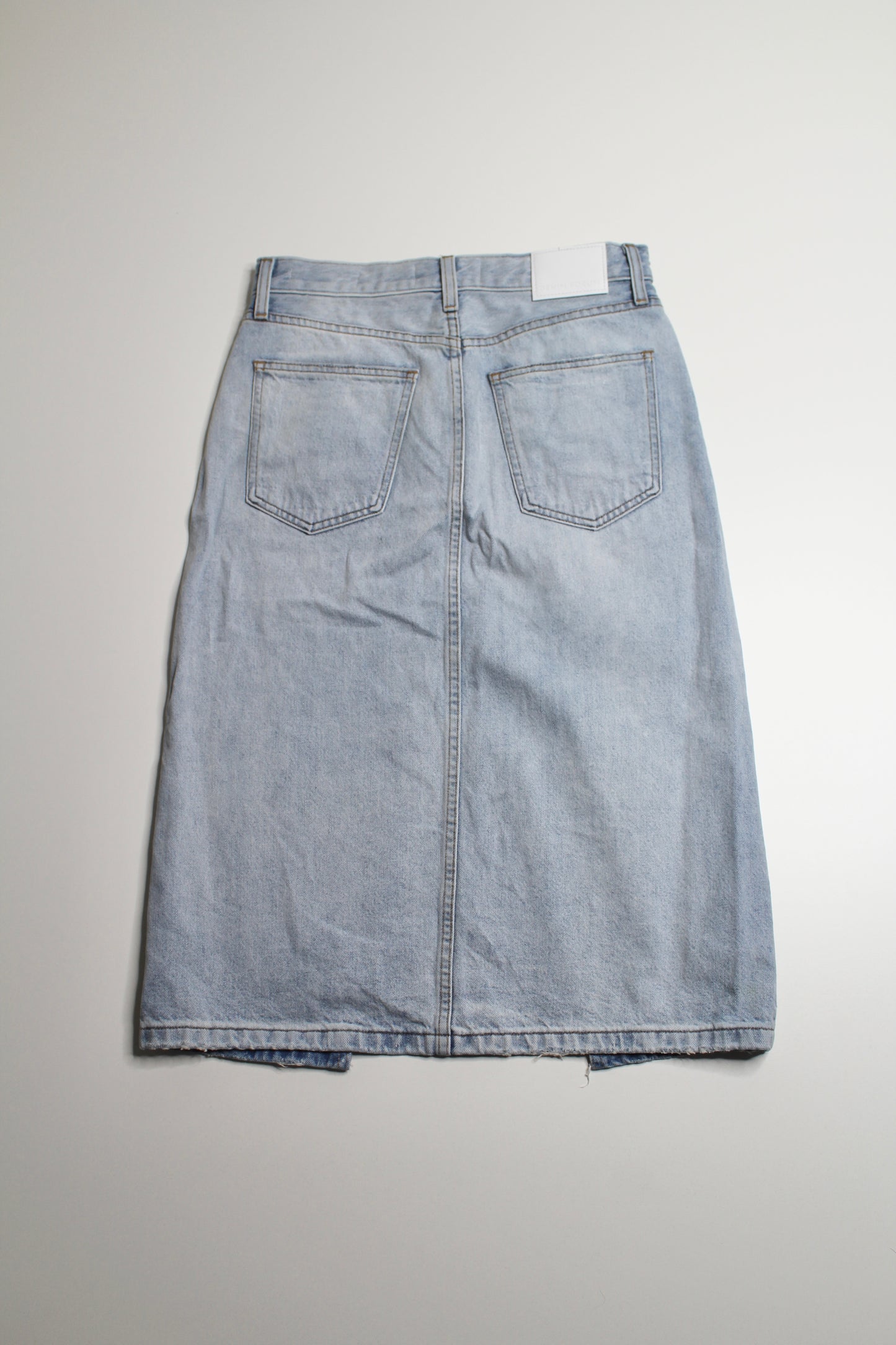 Aritzia denim forum 90’s hallie jean skirt, size 28 (additional 10% off)