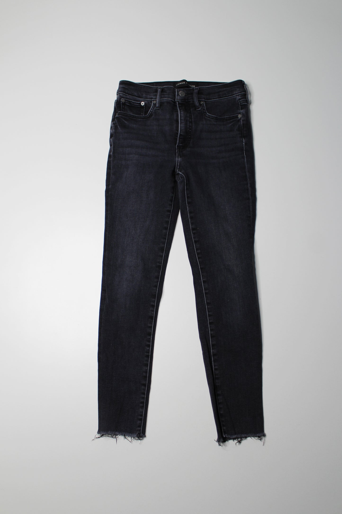 Aritzia Denim Forum black eyeliner ‘nico mid rise skinny crop’ jeans, size 27