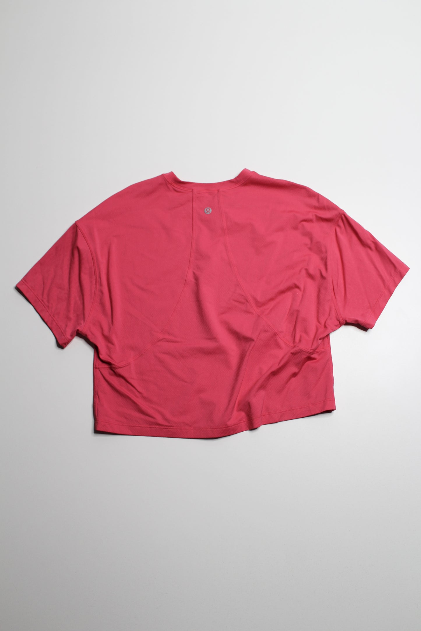 Lululemon run short sleeve, no size. Fits like 6