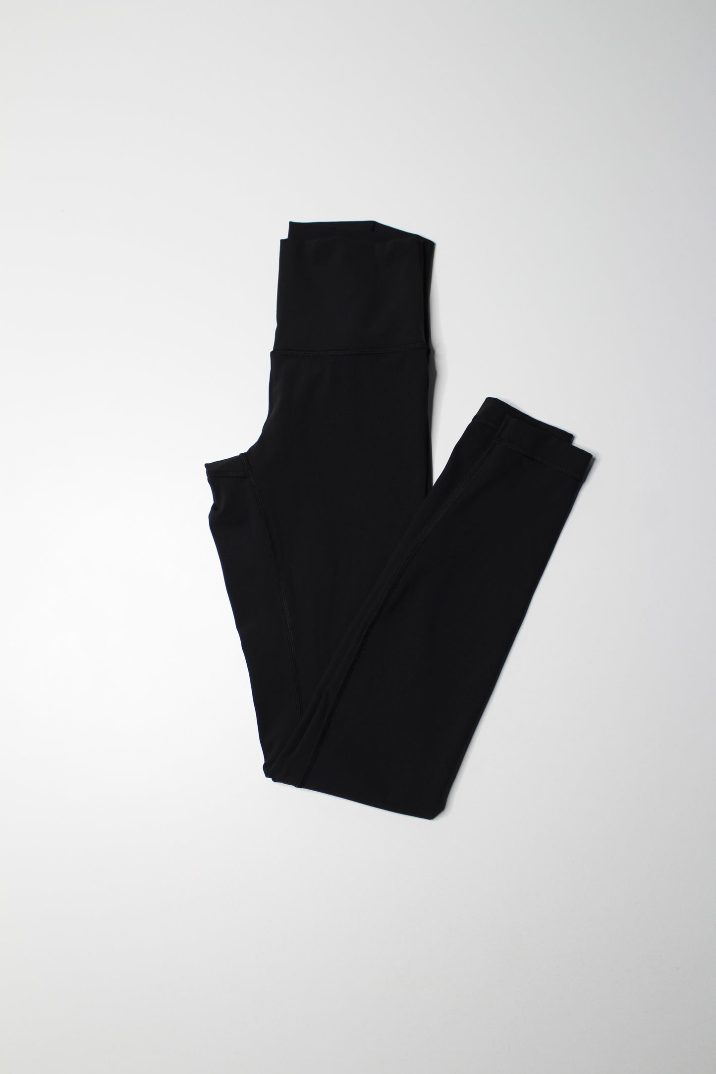 Lululemon black ‘wunder under’ high rise legging, size 4 (28”) *full on luxtreme