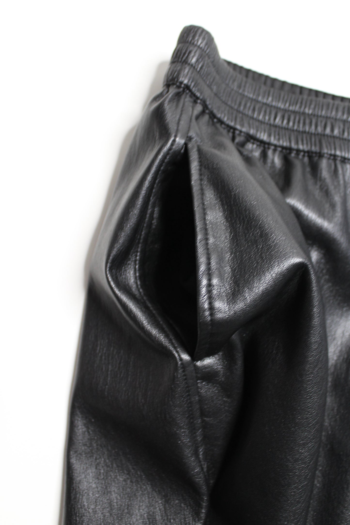 Aritzia Babaton faux leather mini skirt, size small