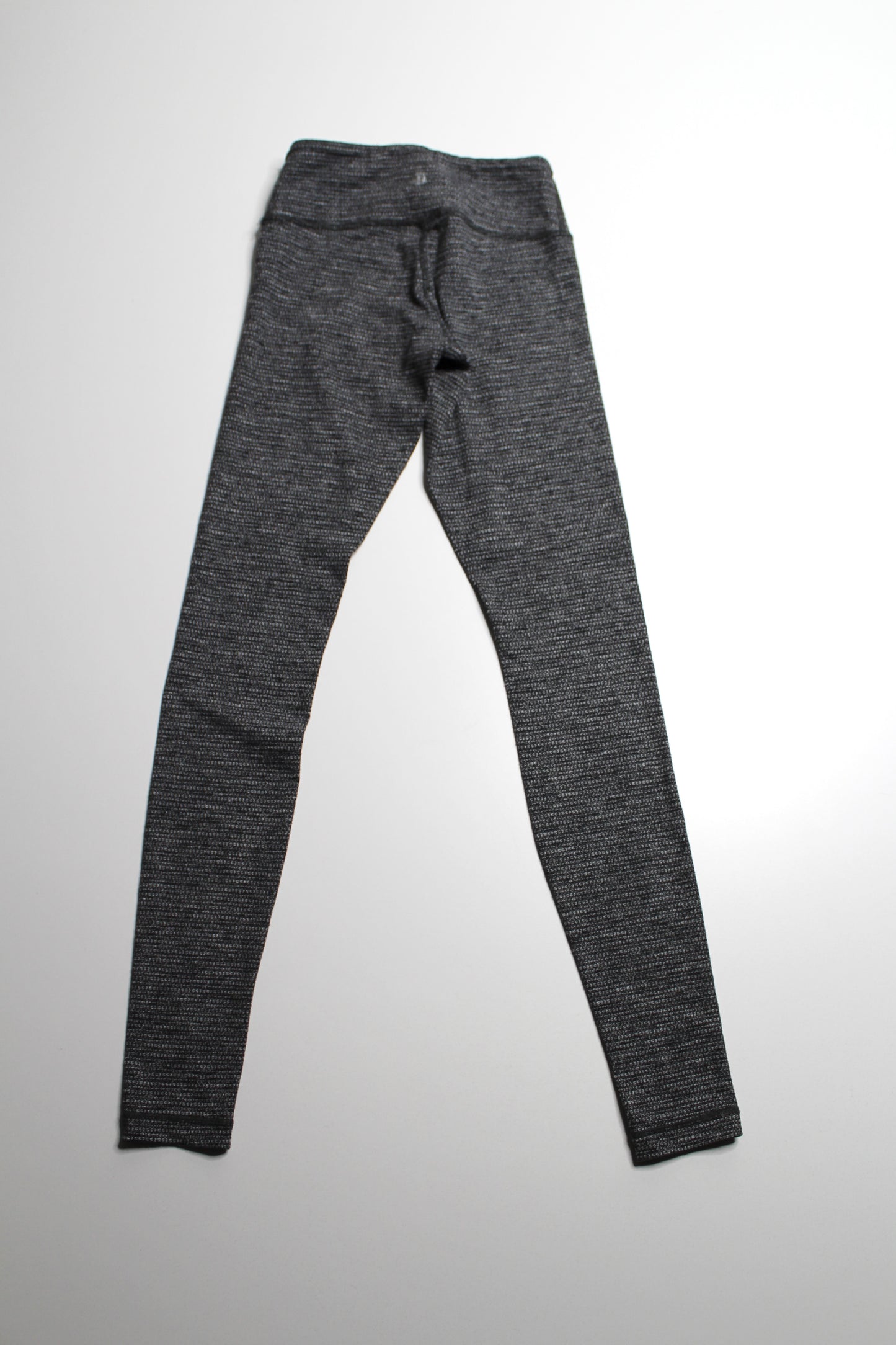 Lululemon variegated knit heathered black ‘wunder under’ leggings, size 4 (30”)