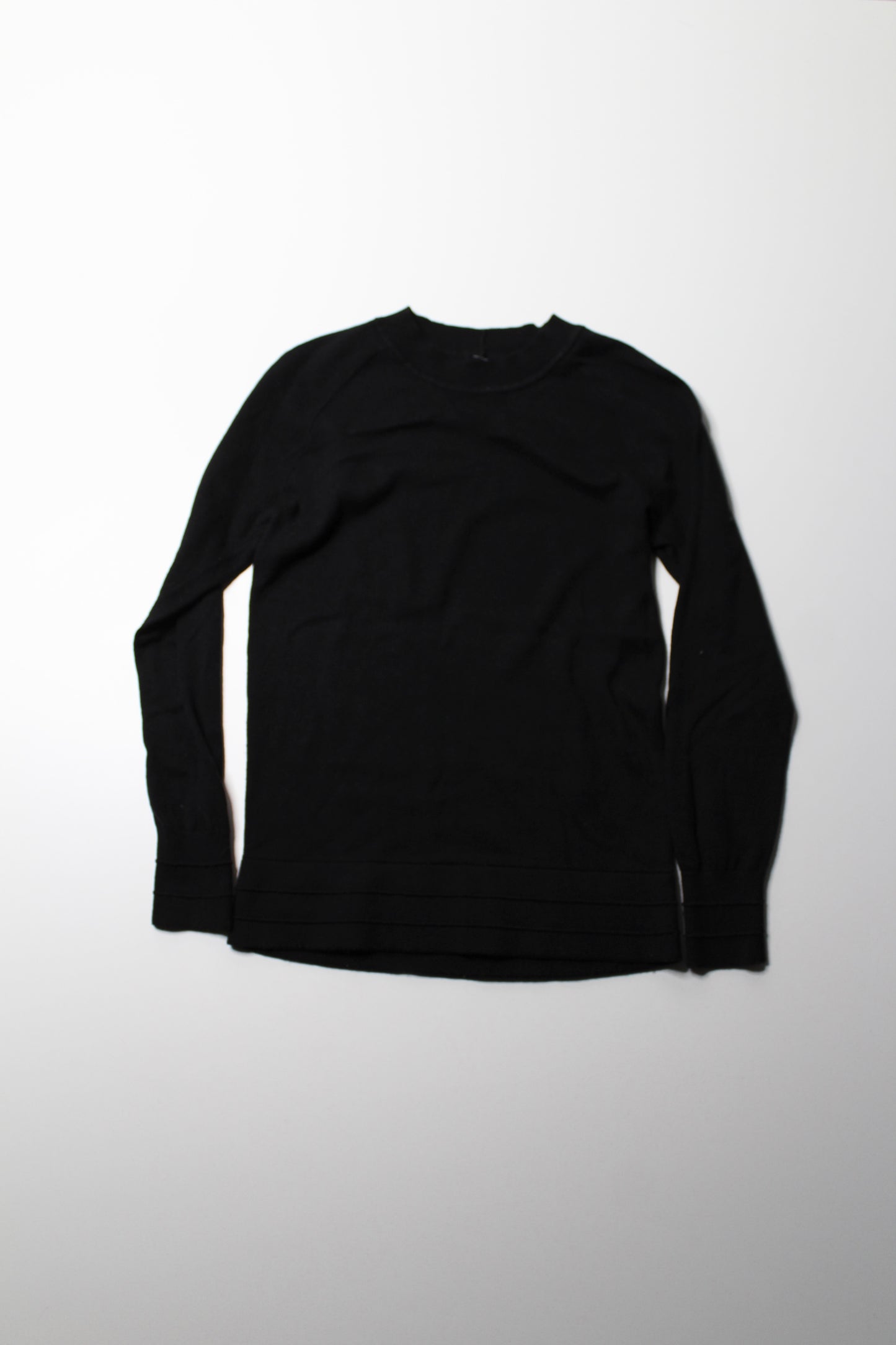 Lululemon black knit sweater, no size. Fits like 6