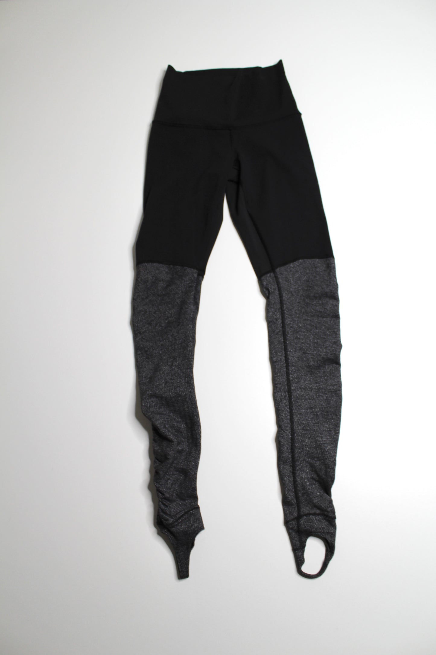 Lululemon grey/black high rise stirrup wunder under leggings, size 4 *special edition (price reduced: was $58)