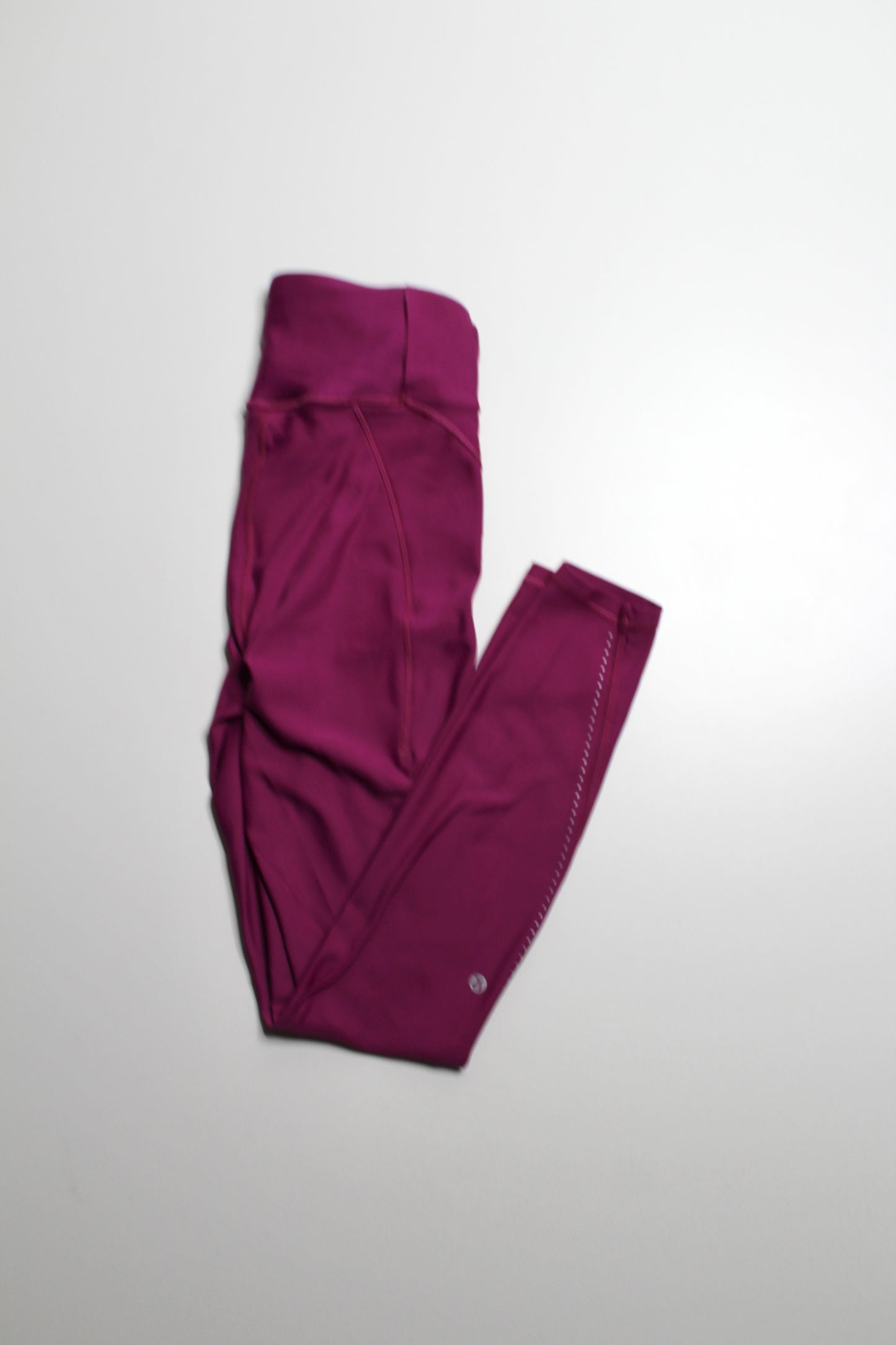 Lululemon chase the chill High-Rise Tight, size 6 28"