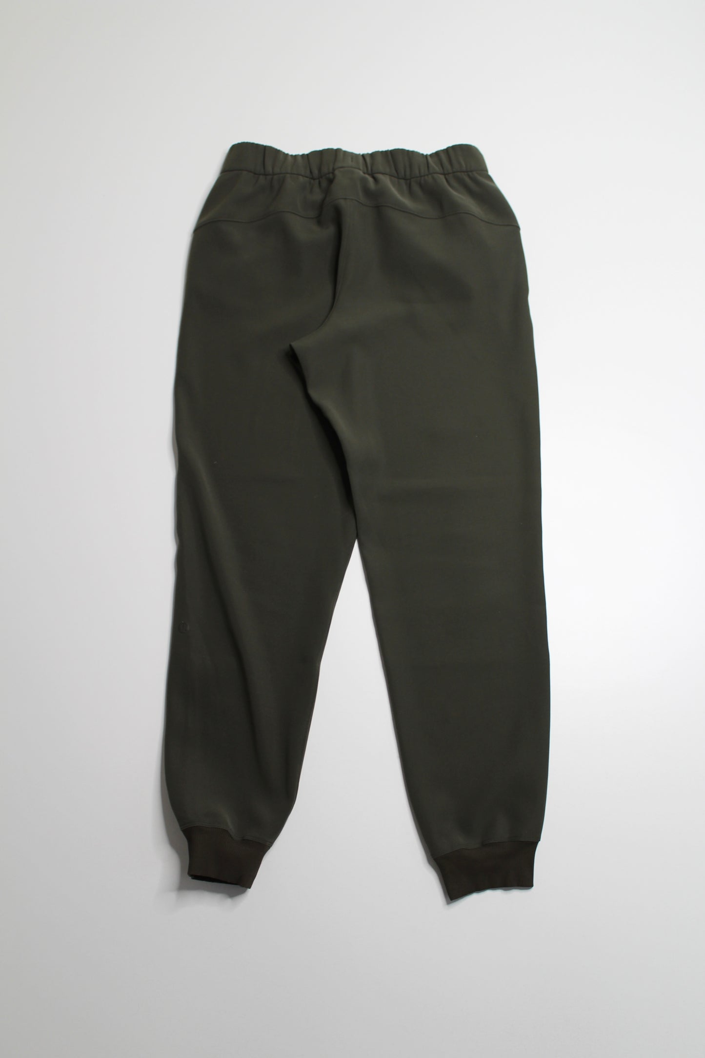 Lululemon dark olive ‘on the fly’ joggers, size 6 *woven