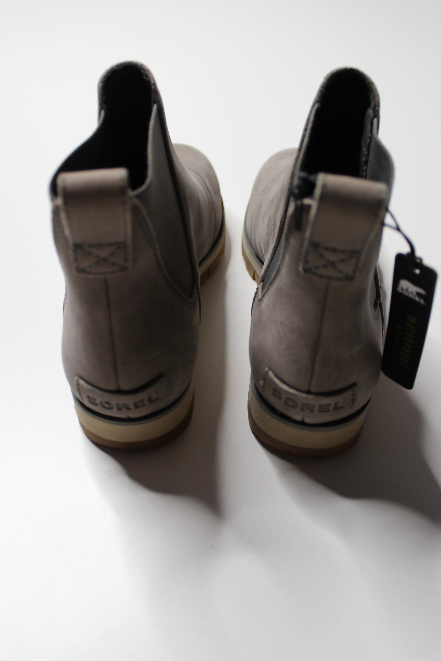 Sorel ‘harlow’ chelsea boot, size 6 *new with tags (additional 10% off)