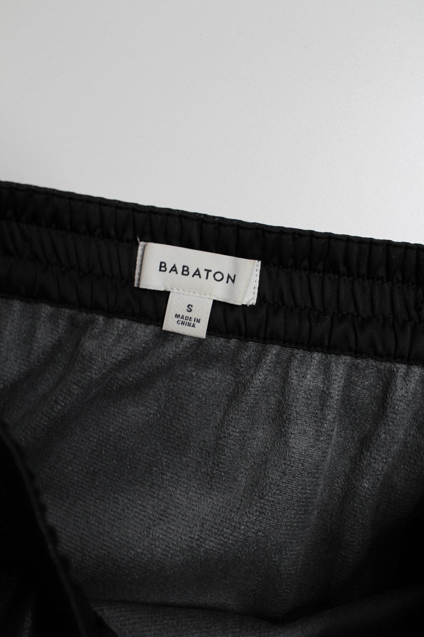 Aritzia Babaton faux leather mini skirt, size small