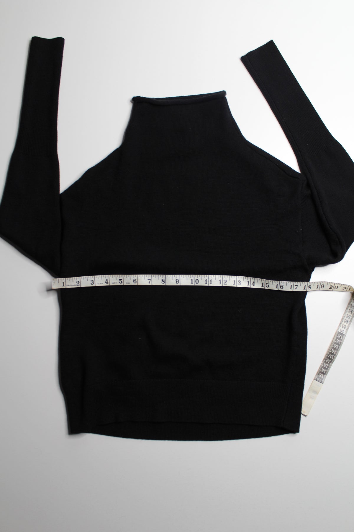 Aritzia Wilfred black merino wool mock neck sweater, size xs (loose fit)