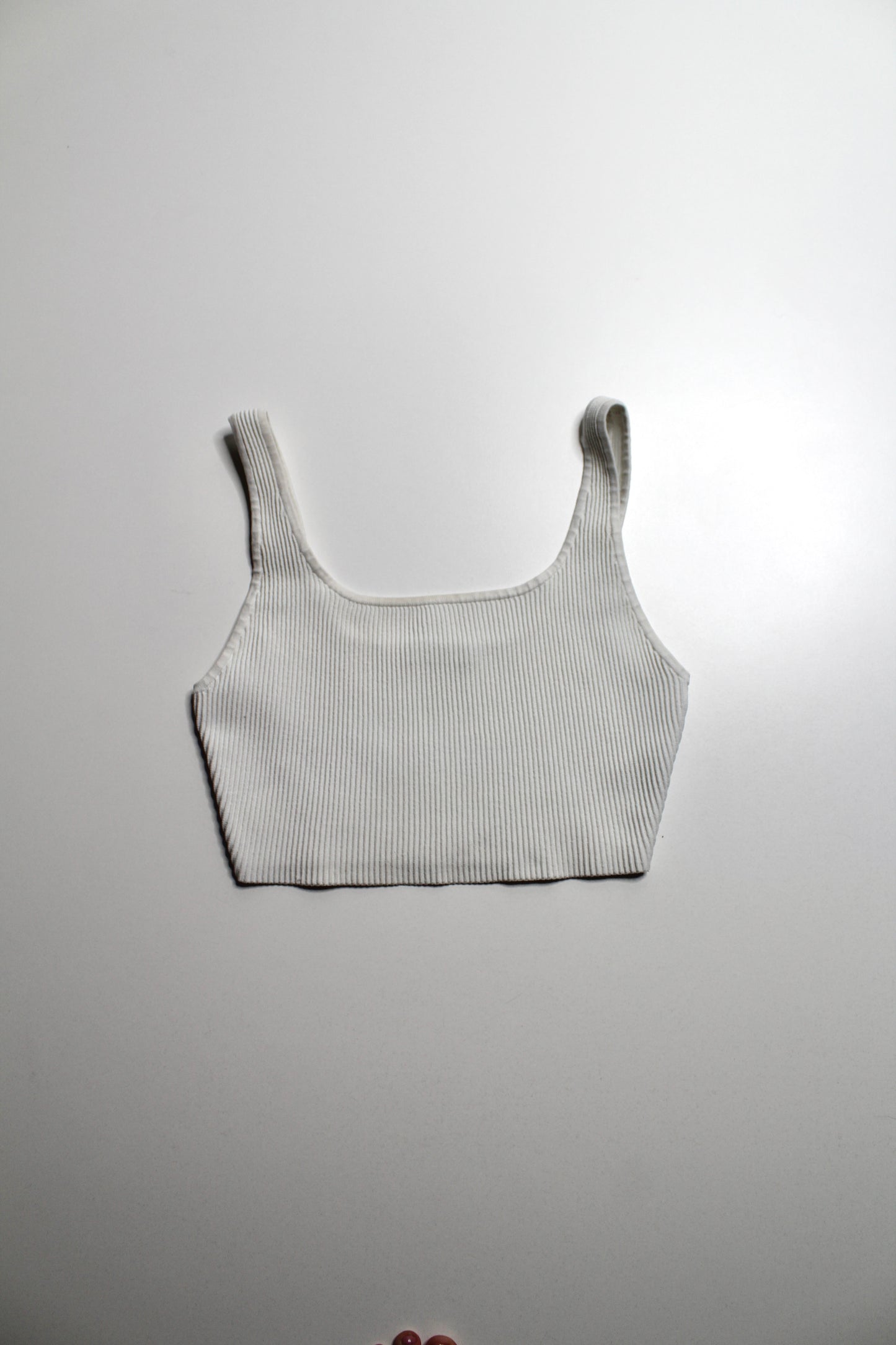 Aritzia Babaton white ribbed cropped sculpt tank, size medium
