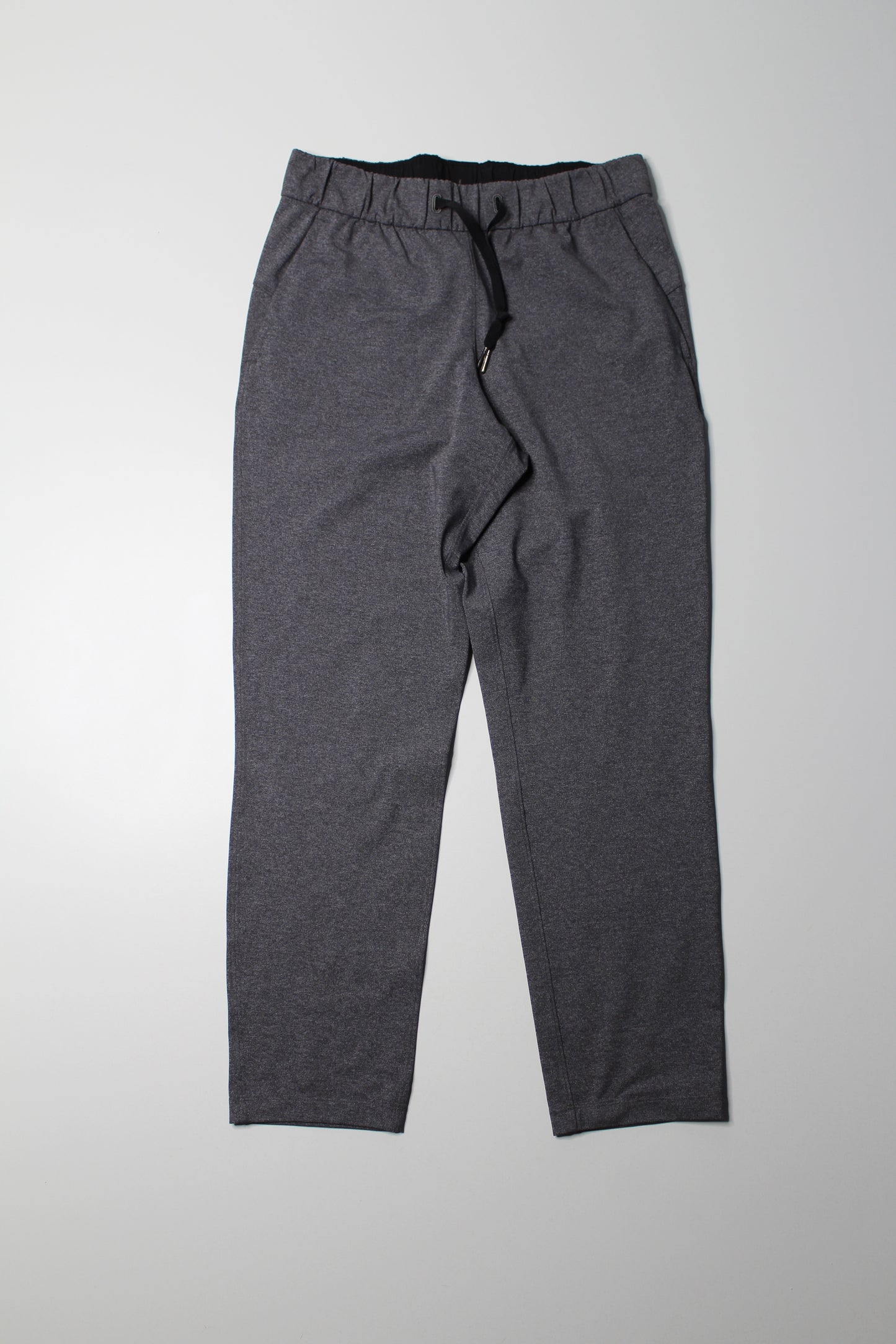 Lululemon heathered grey ‘on the fly’ pant, size 6 (27”) *luxtreme