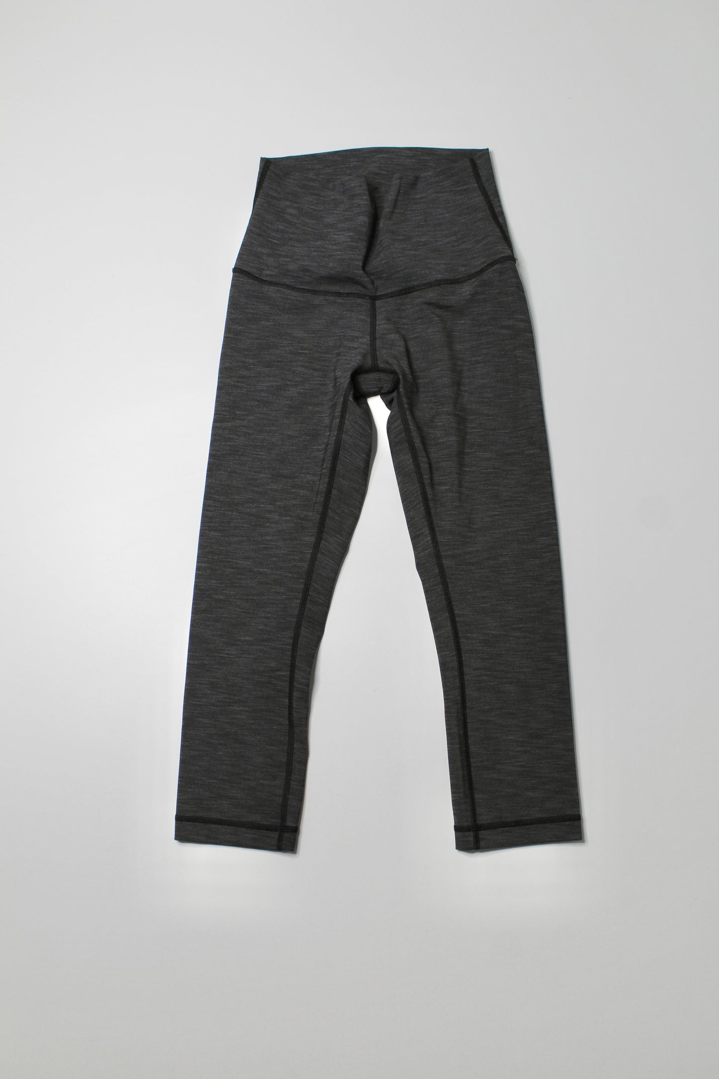 Lululemon grey ‘wunder under’ crop legging, size 6 (21”) *Luxtreme (price reduced: was $$48