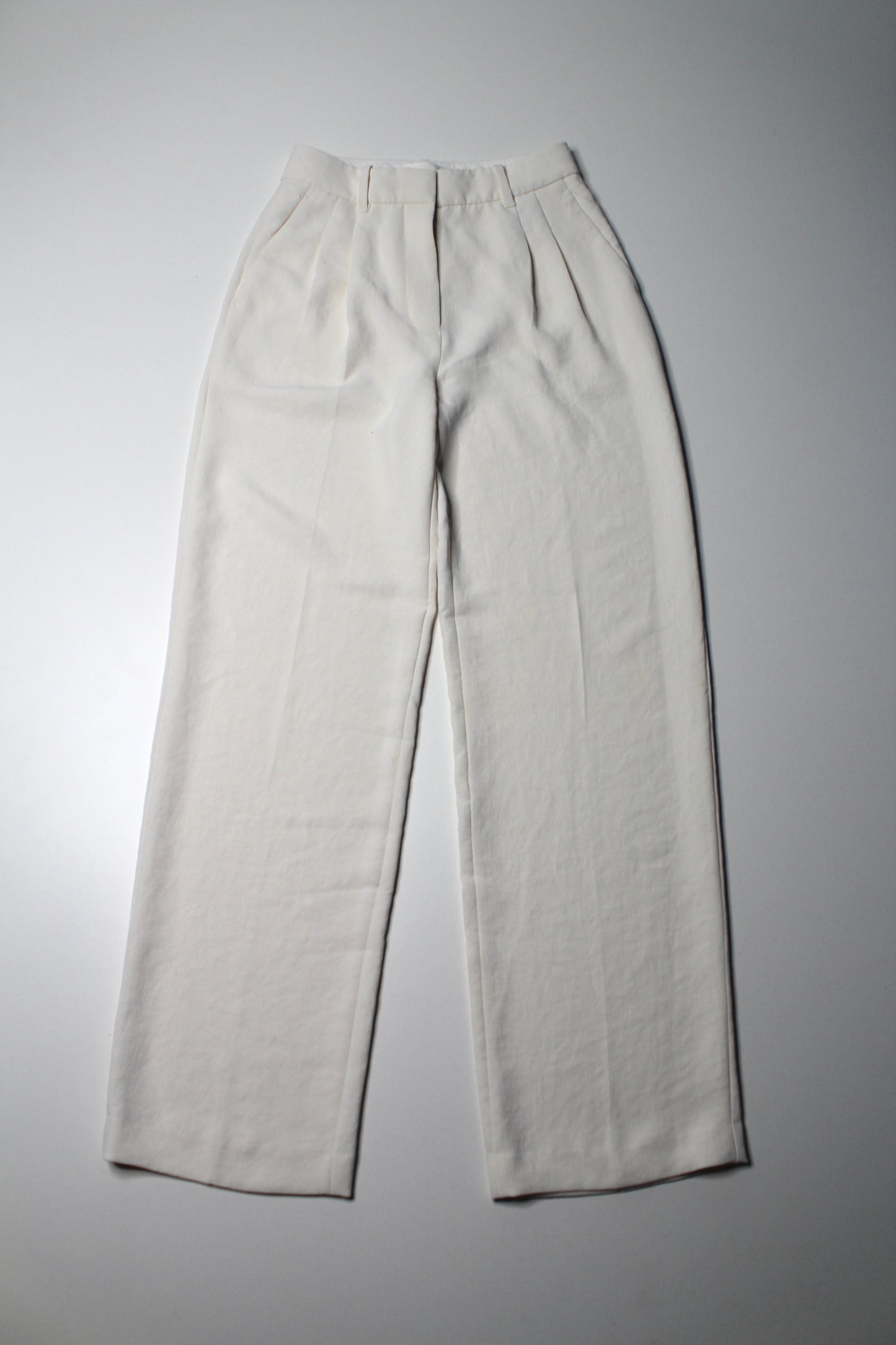 Aritzia Wilfred cream ‘effortless’ pant, size 2