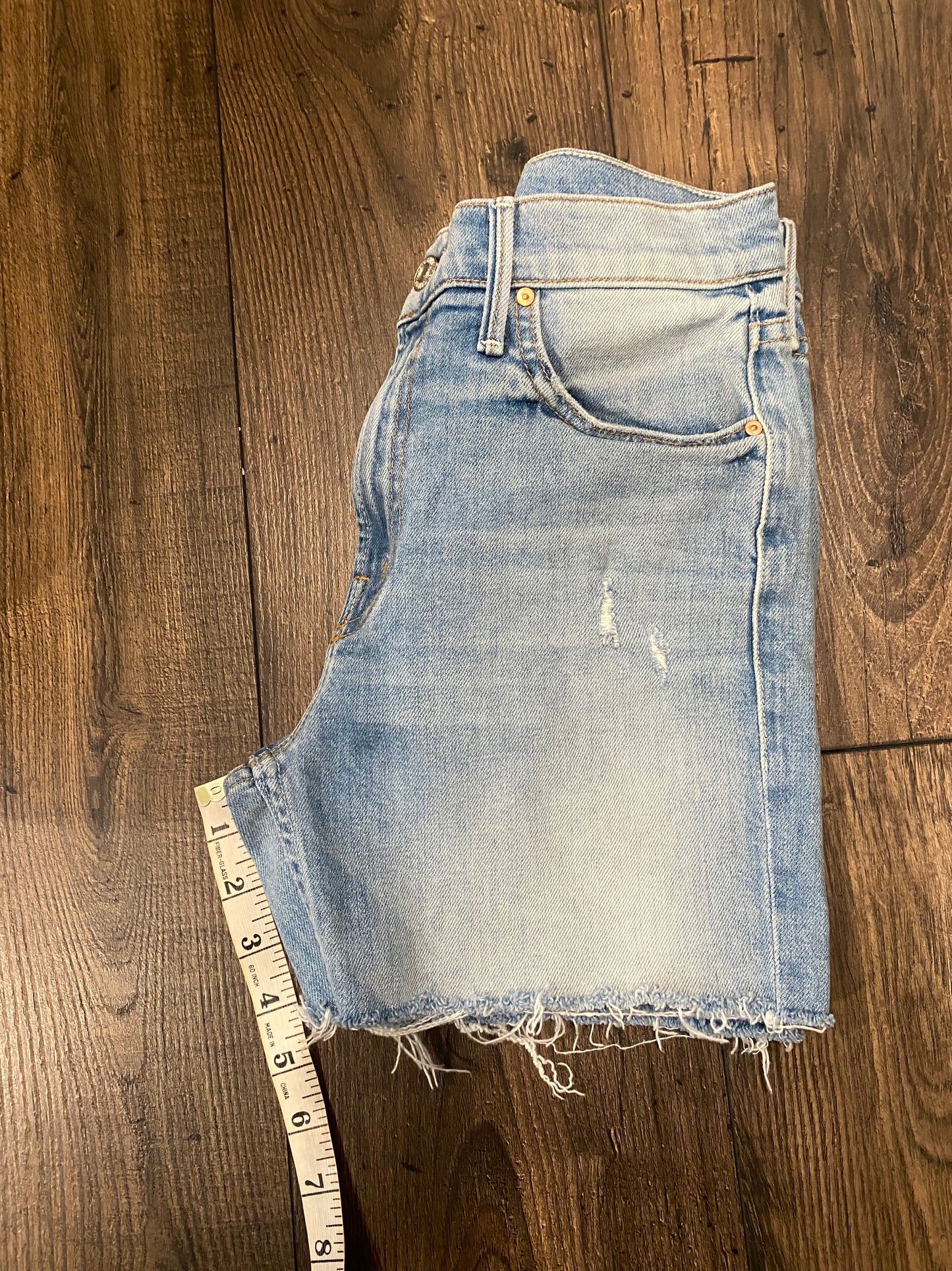 Mother ‘dutchie ankle jaws’ cut off jean shorts, size 27 (4.5”) (fit like 26)