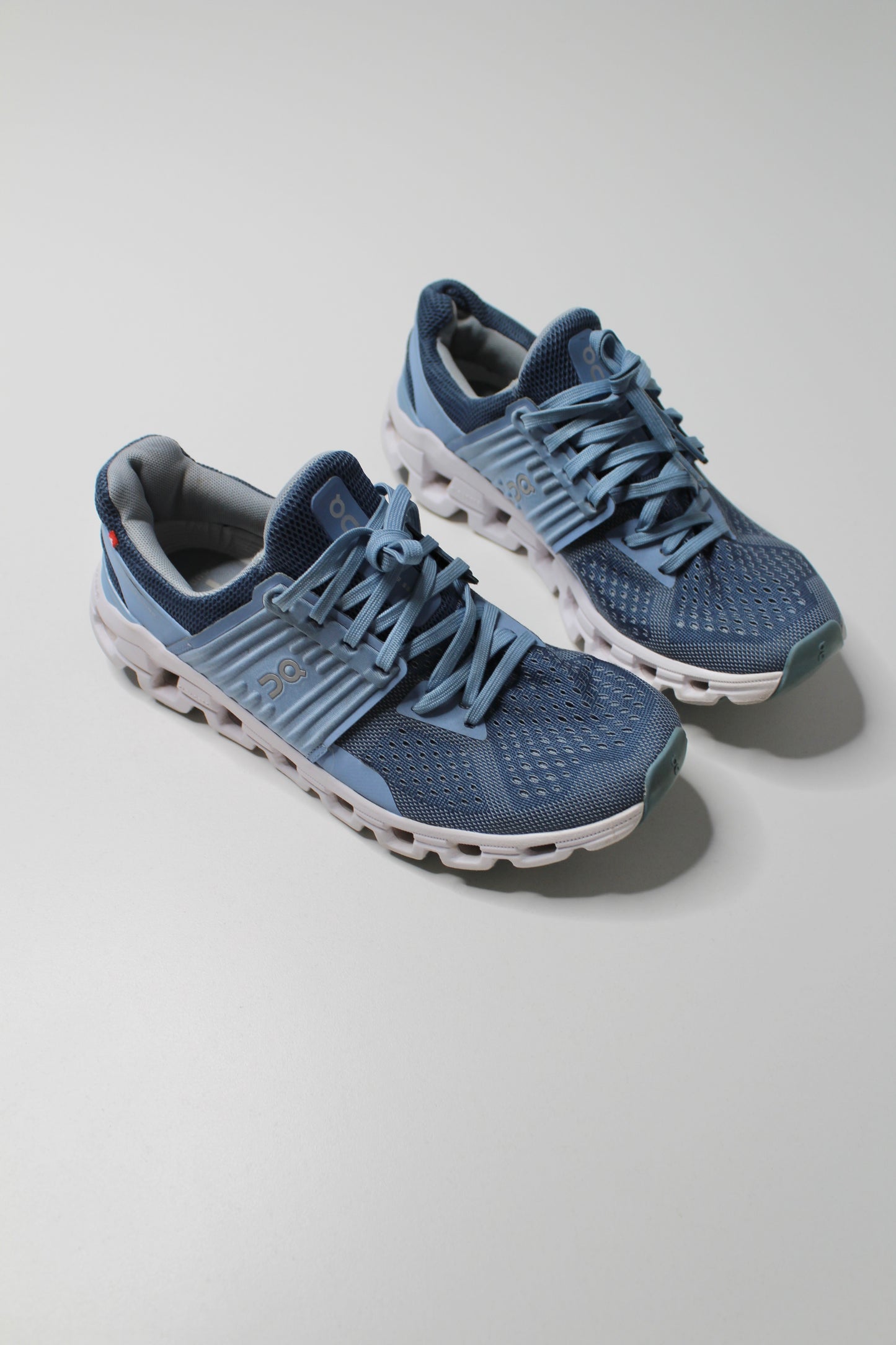 ON Cloud cloudswift running shoe lake / sky blue, size 8