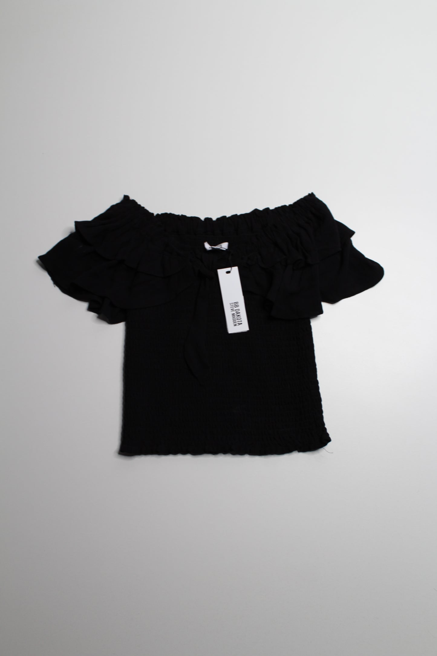BB Dakota Steve Madden off shoulder smocked top, size xs *new with tags
