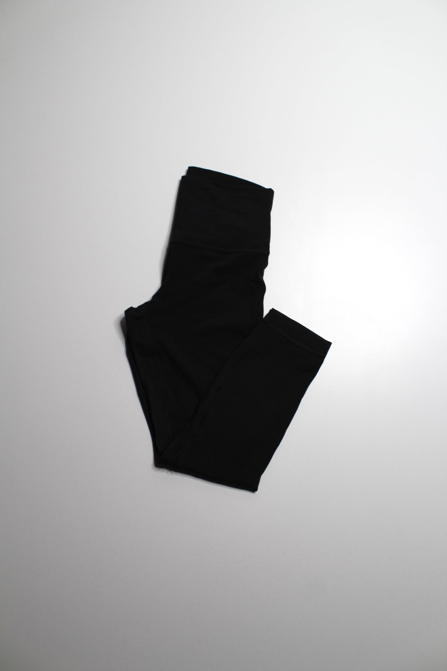 Lululemon black ‘align’ crop legging, size 6 (23”)