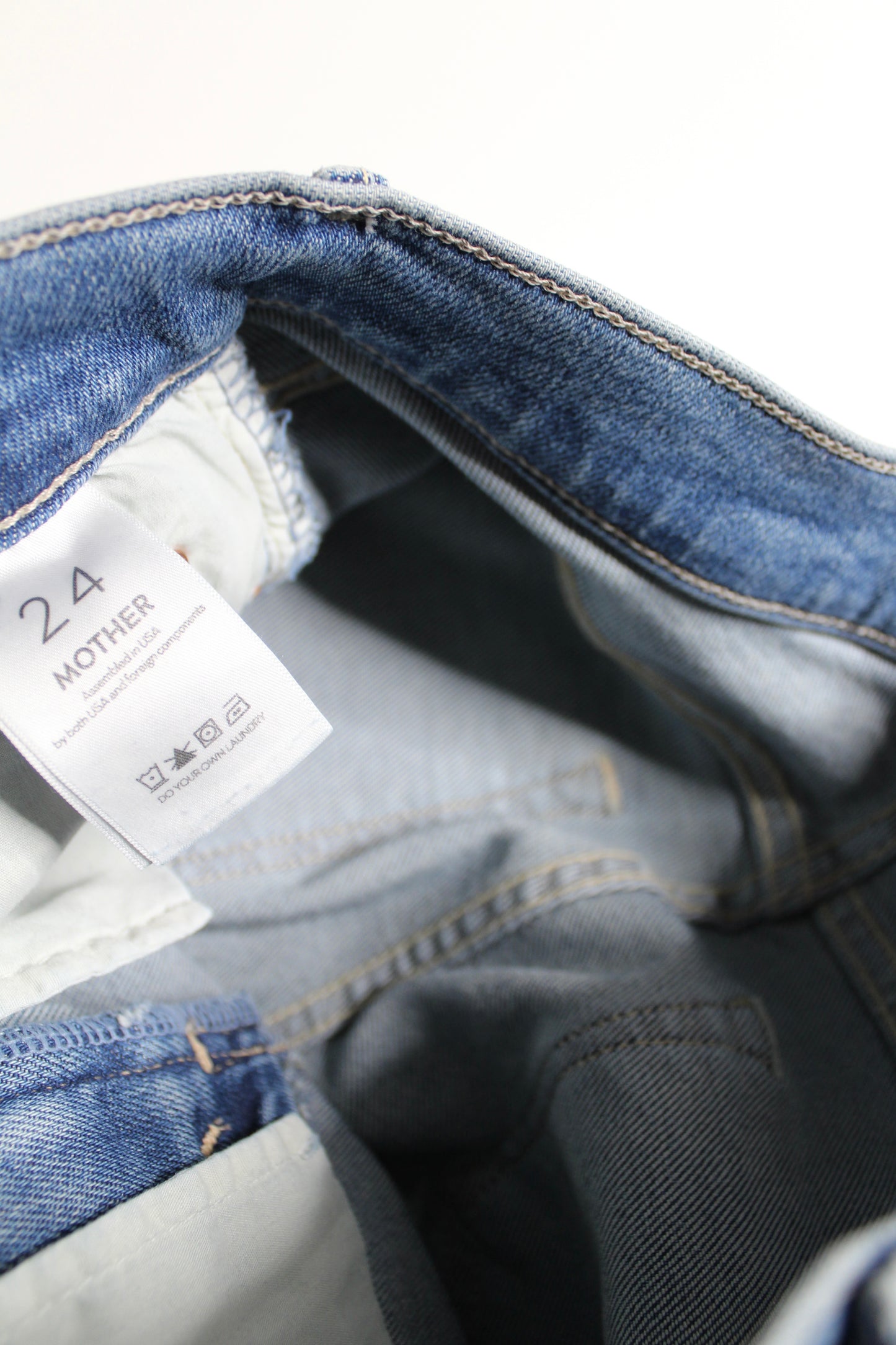 Mother riding the cliffside midrise ‘dazzler ankle fray’ jeans, size 24 (fit like 25)