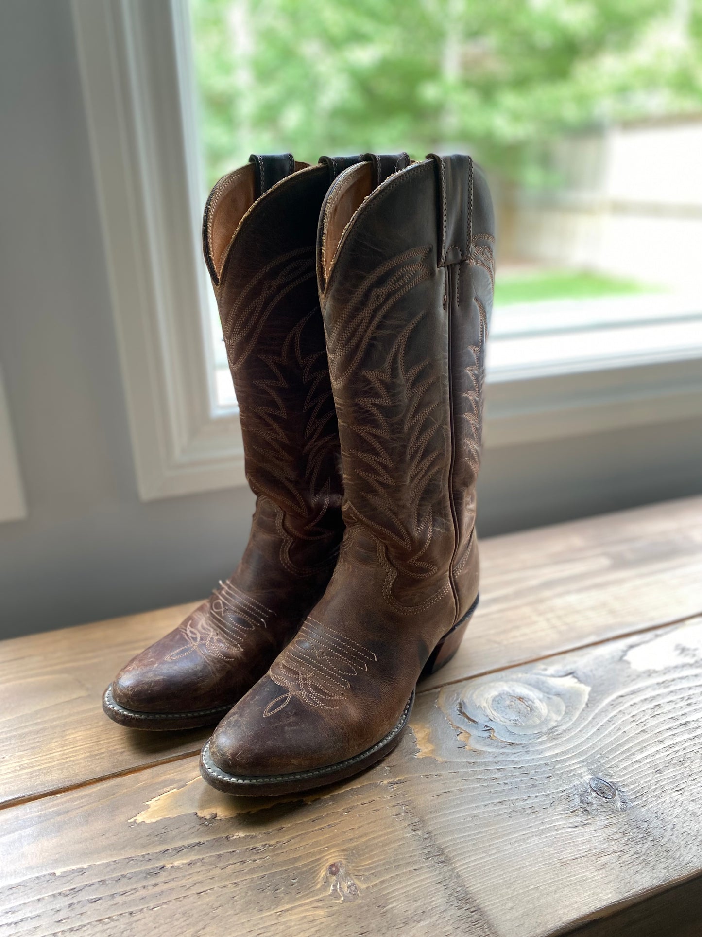 Alberta Boot Company womens cowboy boots, size 6