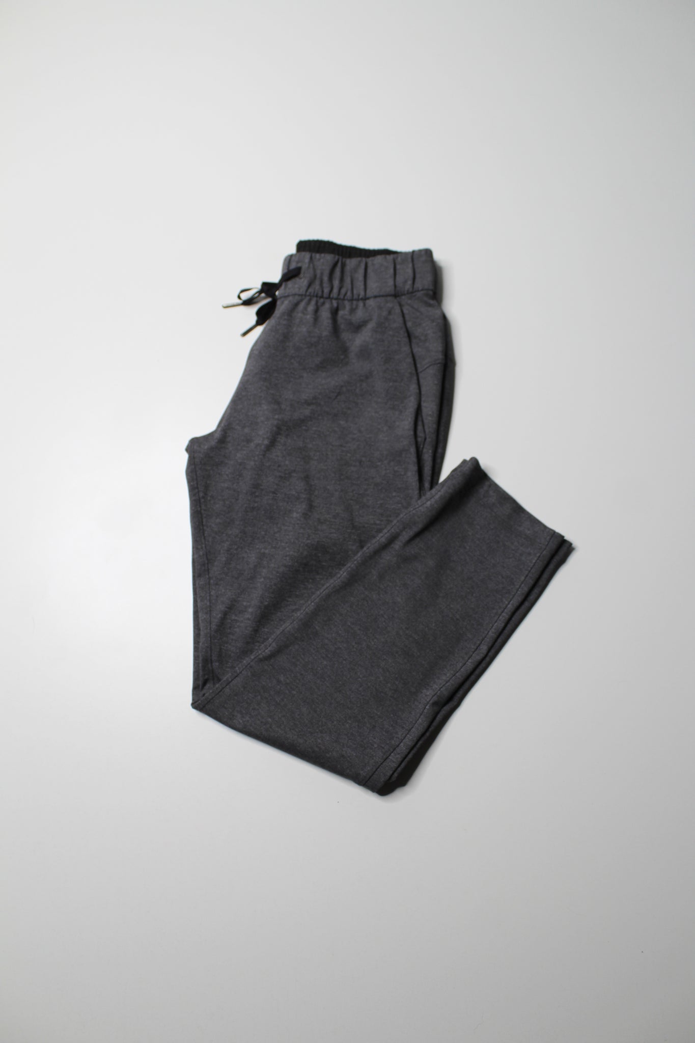 Lululemon heathered grey ‘on the fly’ pant, size 4 (relaxed fit) *full on luxtreme